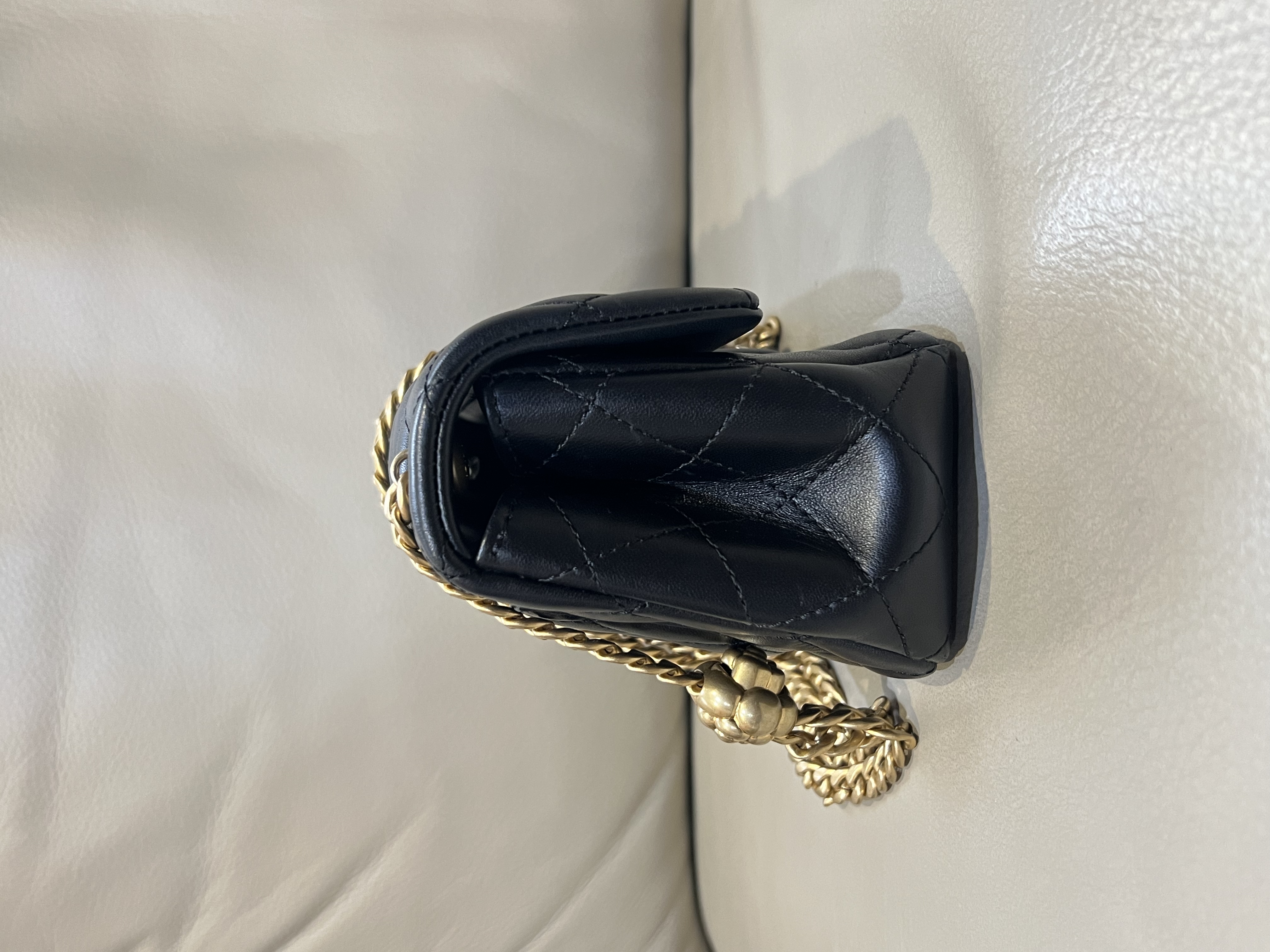 Pre-Owned CHANEL Small Flap Bag / Product Code: 26040521