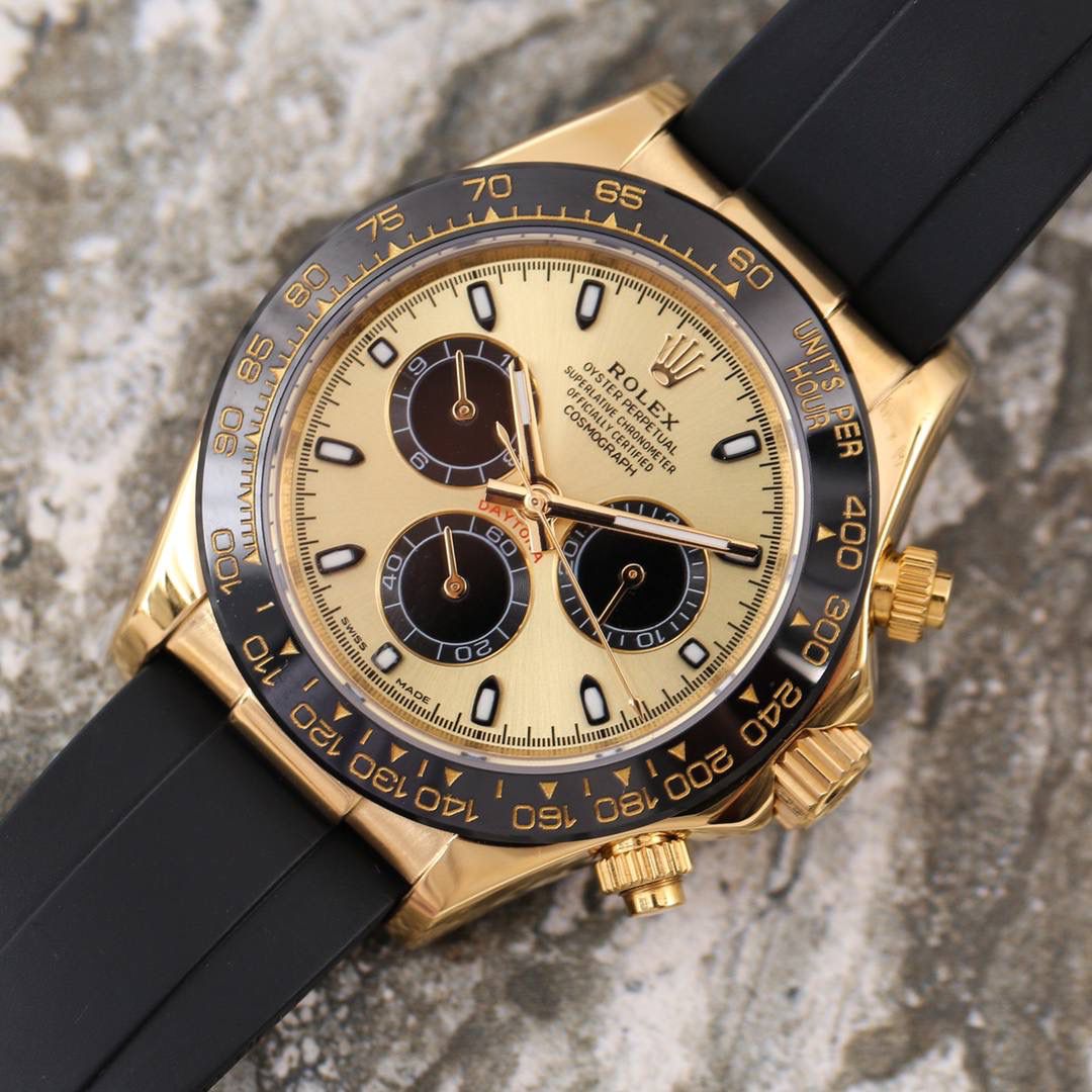 此款采用进口机械走时精准. 与原装一样小秒盘 完美复刻原装表盘 外观 40mm 外壳采用904L精钢 原装磨具完美复刻开发 包装采用原装，杜绝劣质产品🔥