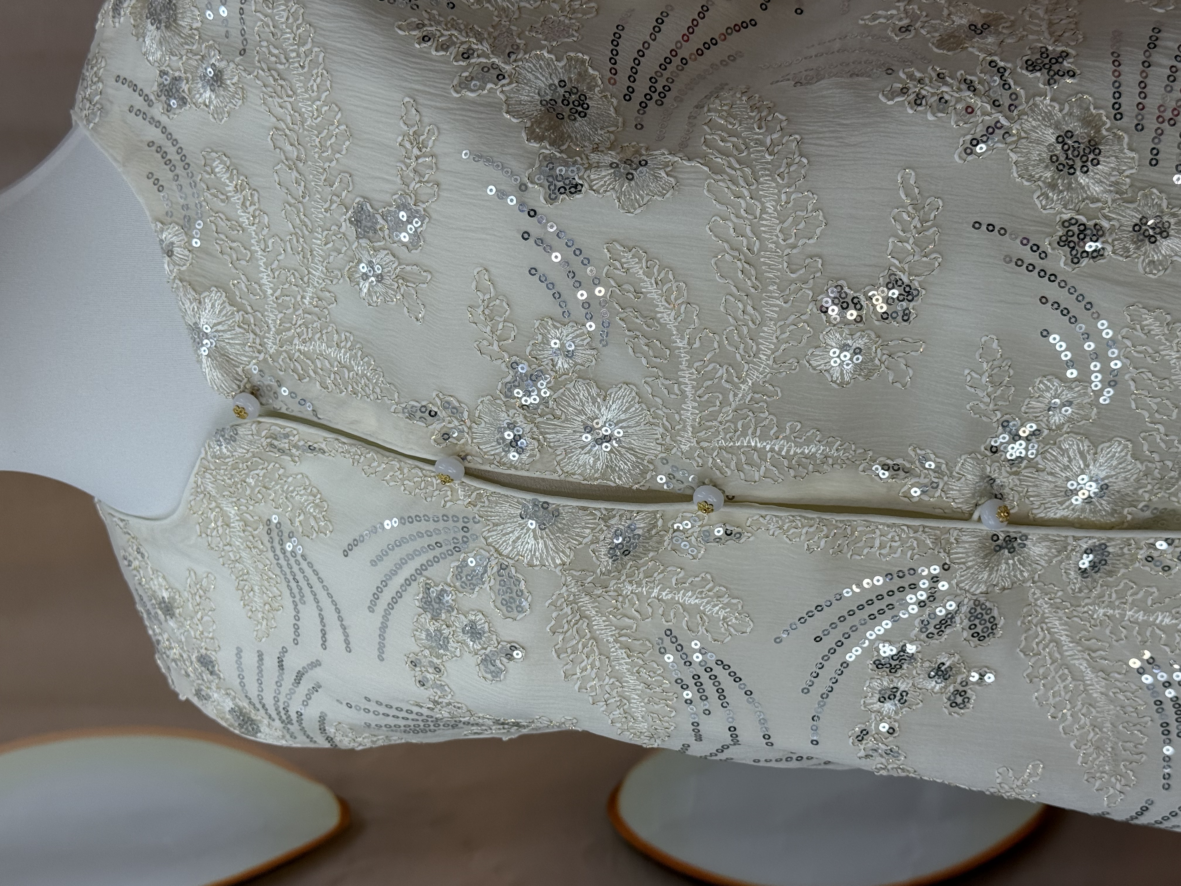 柔白晶缀亮片马甲