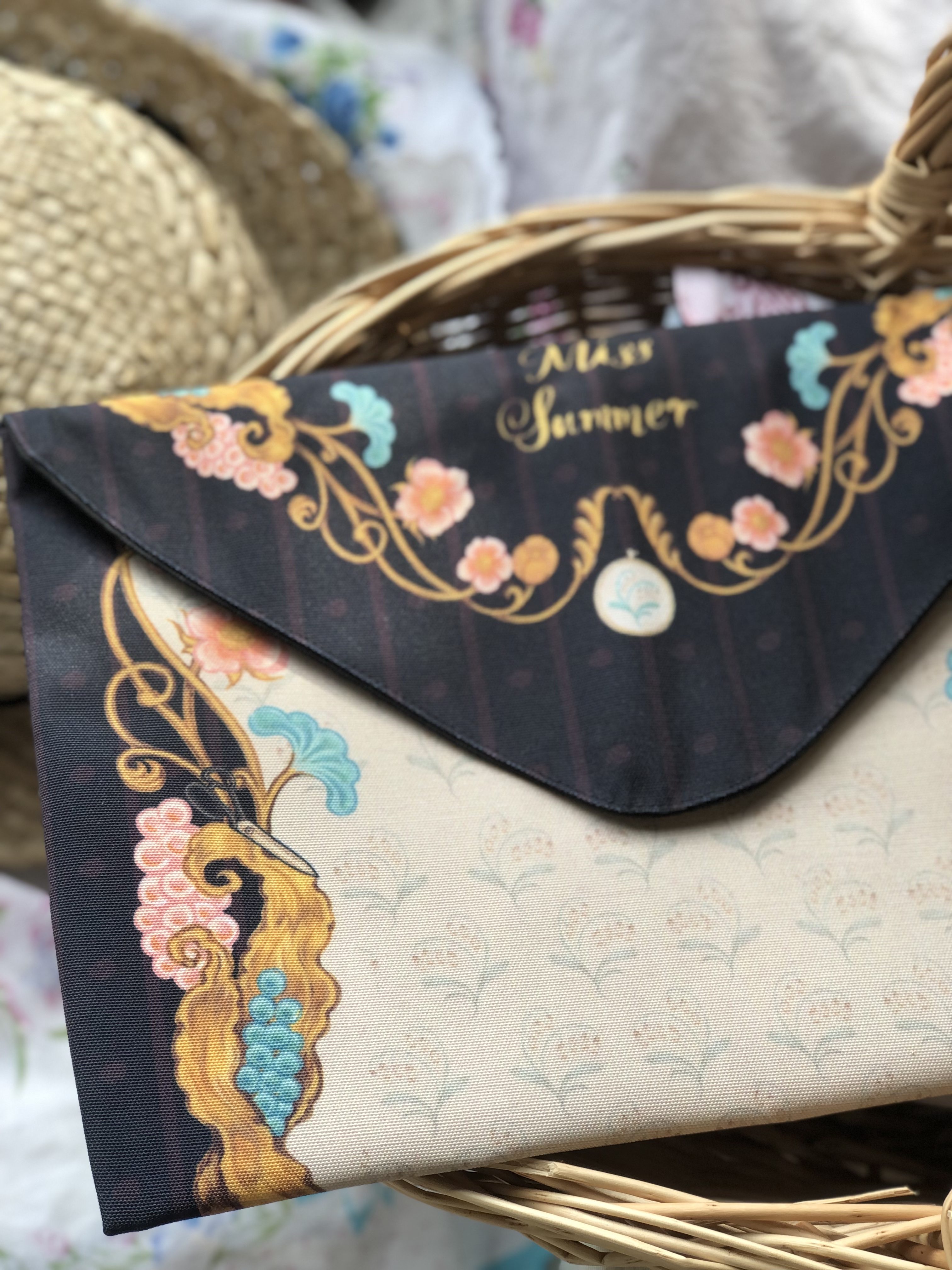 Miss Summer envelope clutch