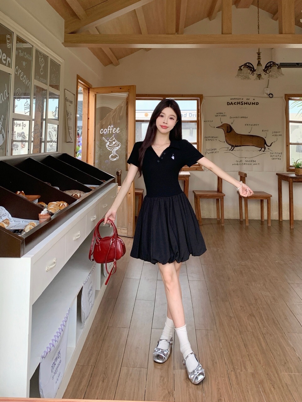 B110(6933) 韩系甜美风蕾丝花边翻领小兔子刺绣拼下摆花苞边黑连身裙