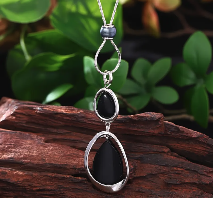 Simple Geometric Black Stone Pendant Necklace