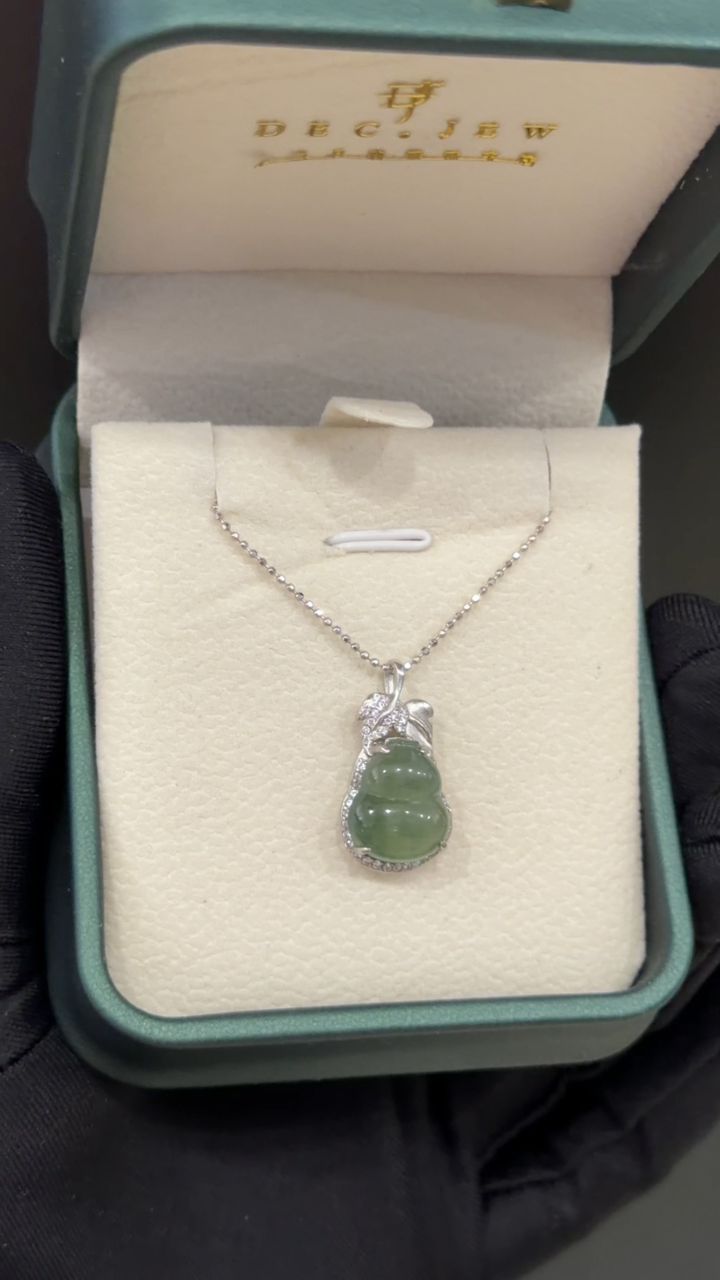 翡翠葫芦吊坠