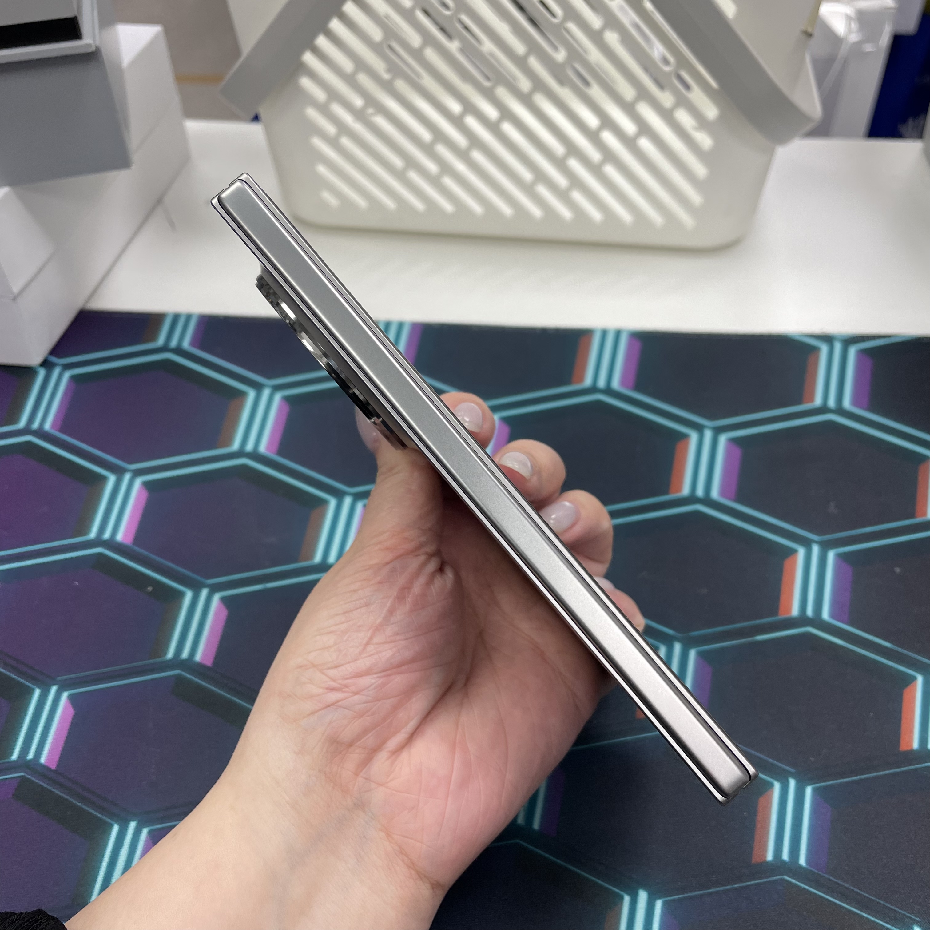 *6594 Oppo Find N6 勁靚機 16+512GB 深空鈦 gray