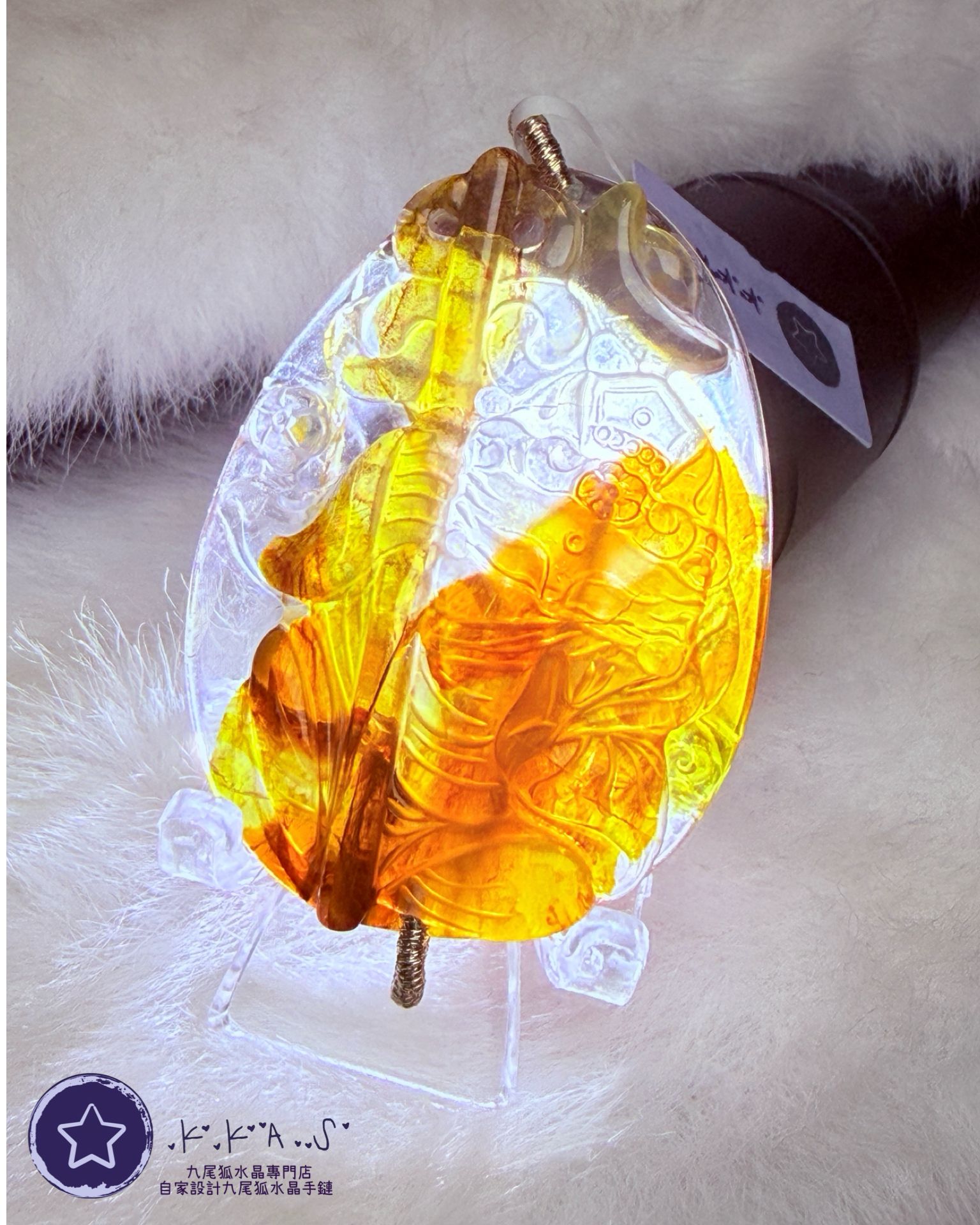 K00141 黃膠花 靠山修仙狐 - 吊墜/手牌兩用款