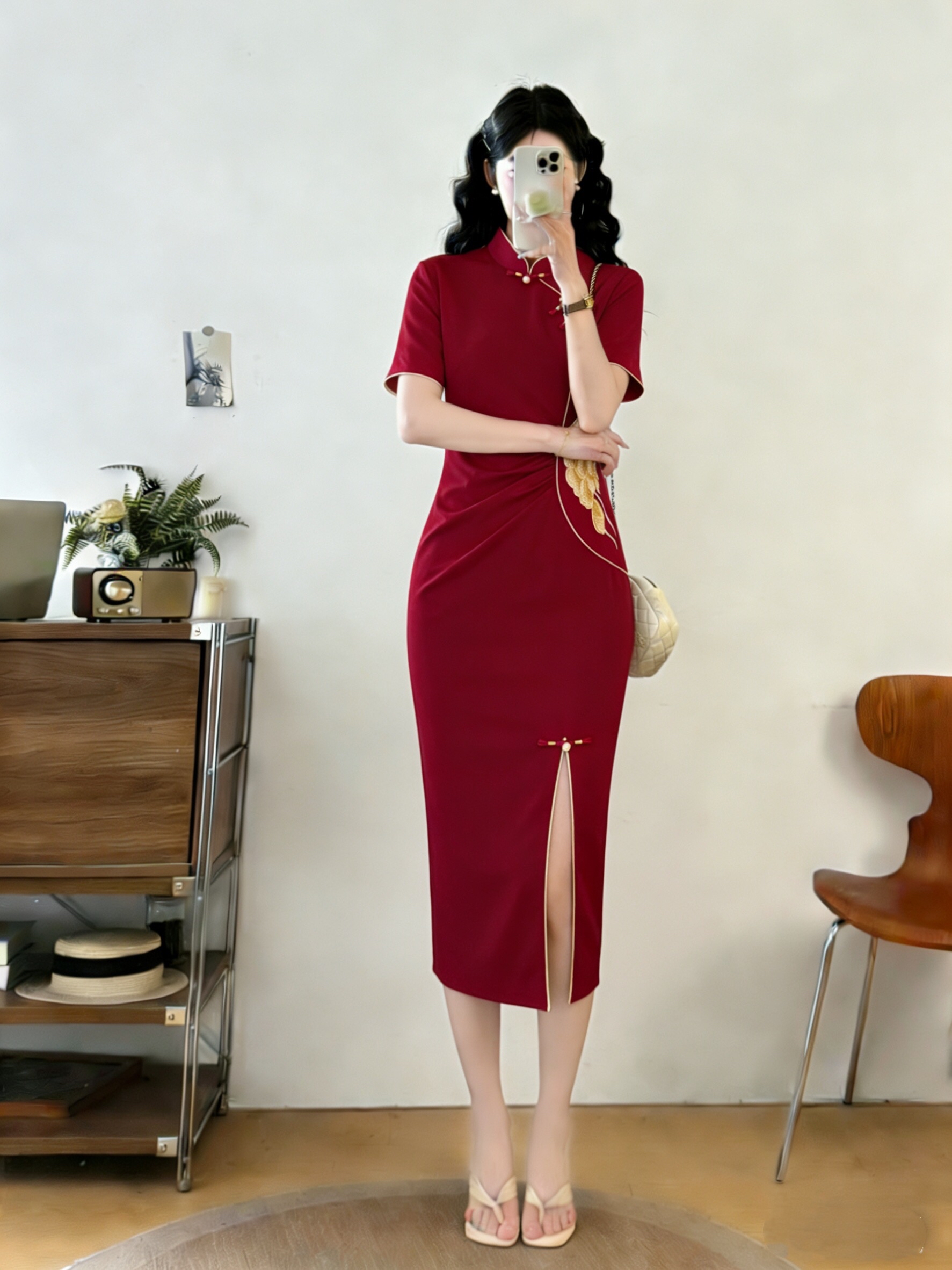 B180(6012) 新中式复古腰边牡丹刺绣下摆盘扣开角黑红旗袍连身裙