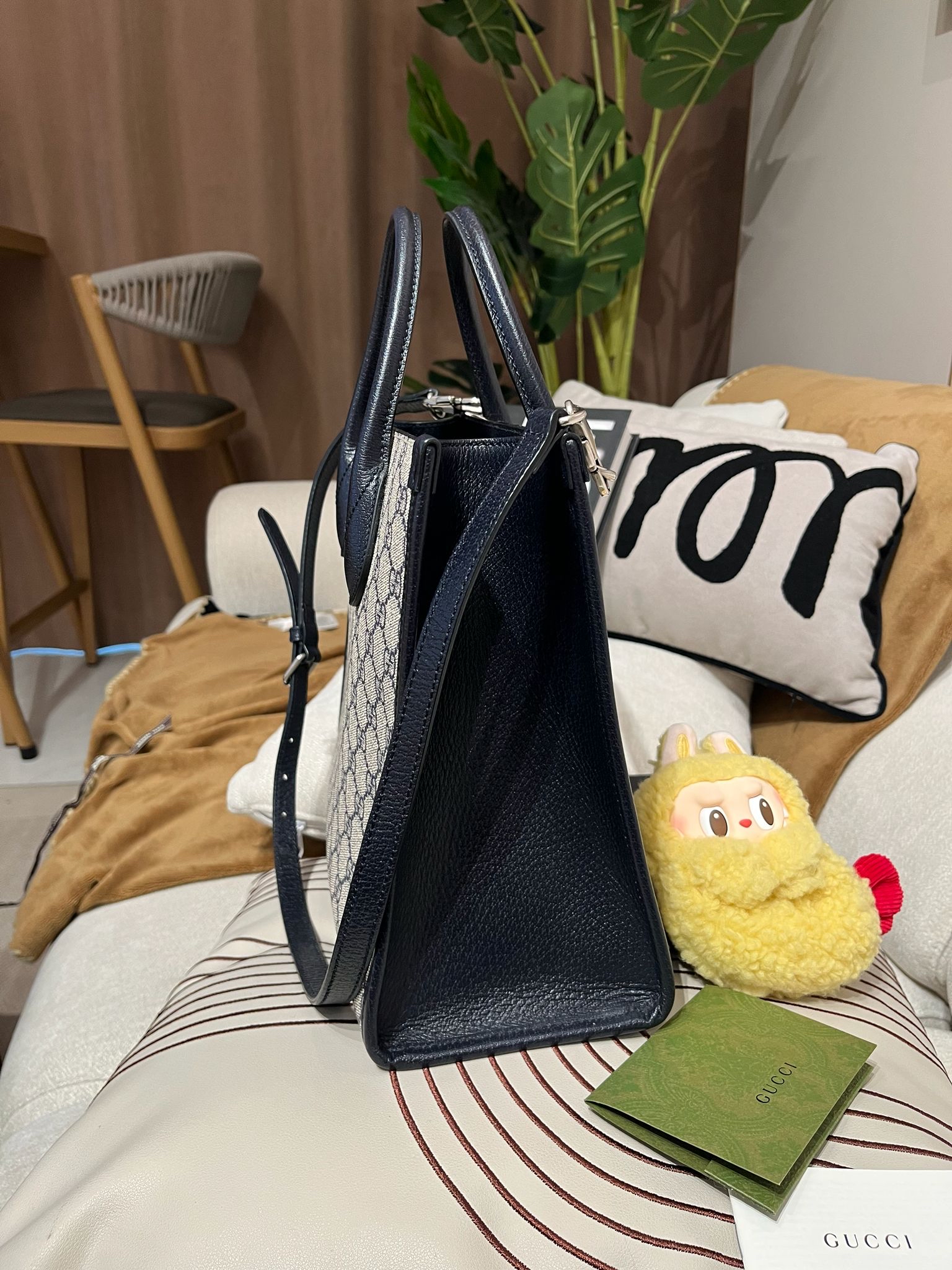 Gucci small tote bag with interlocking G 100%Authentic,98%new ✅專門店收據 ✅塵袋 ✅booklet