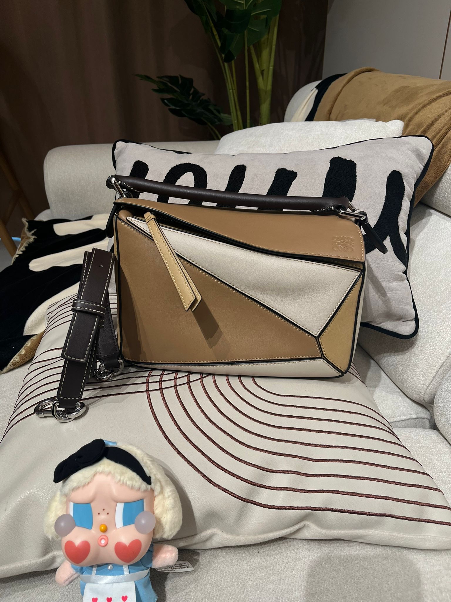 Loewe puzzle small calfskin  100%Authentic ,95%new  ✅ booklet ✅dust bag