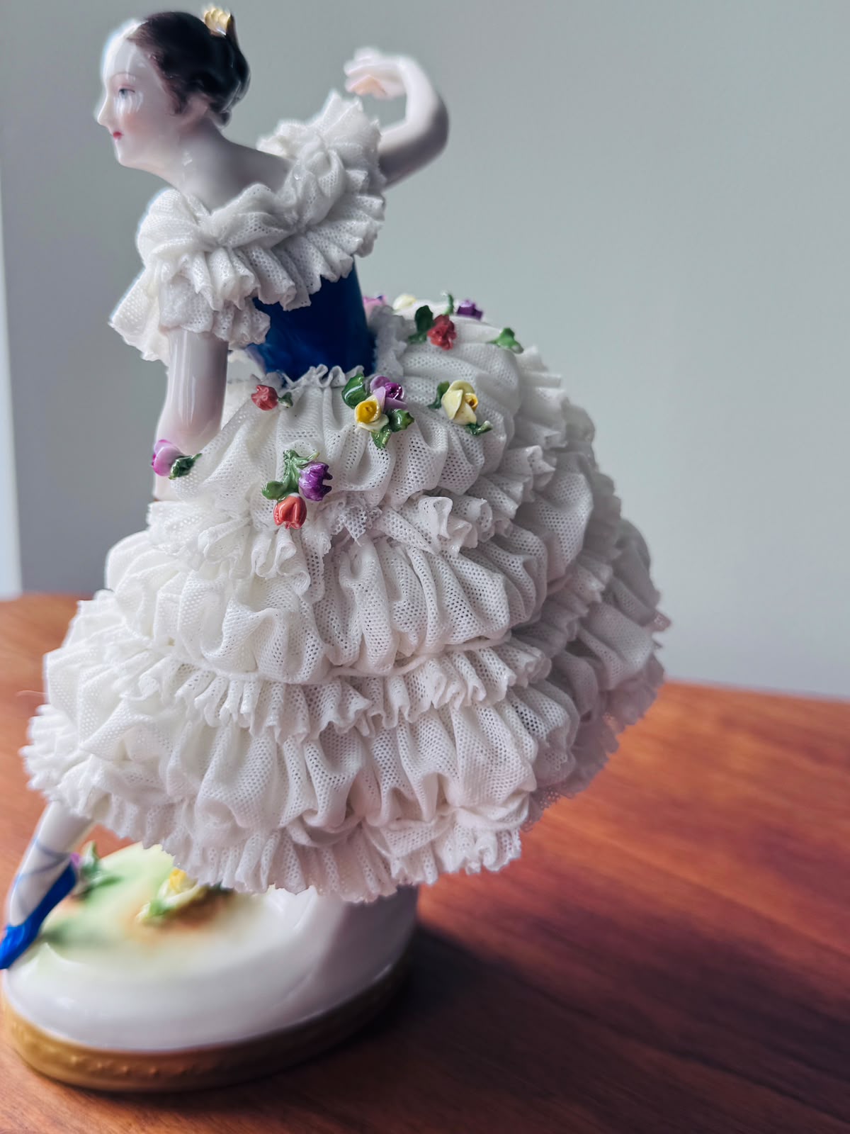 Antique Early 20th Century German Dresden-Style Hand-painted Porcelain Lace Lady Figurine (MT2615)