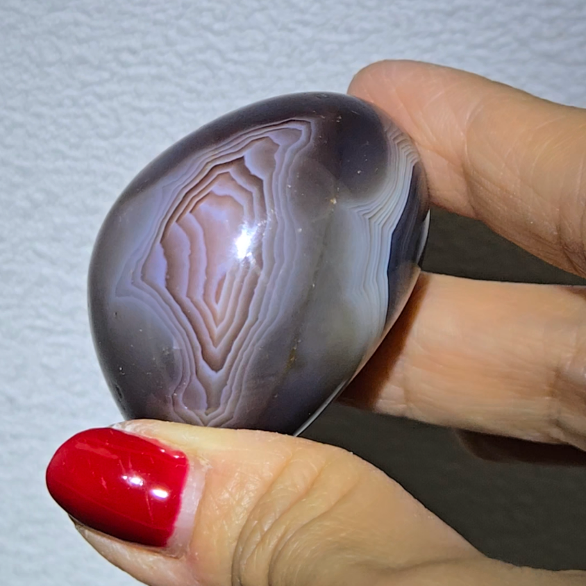 Botswana agate tumble stone with pink banding - AG429