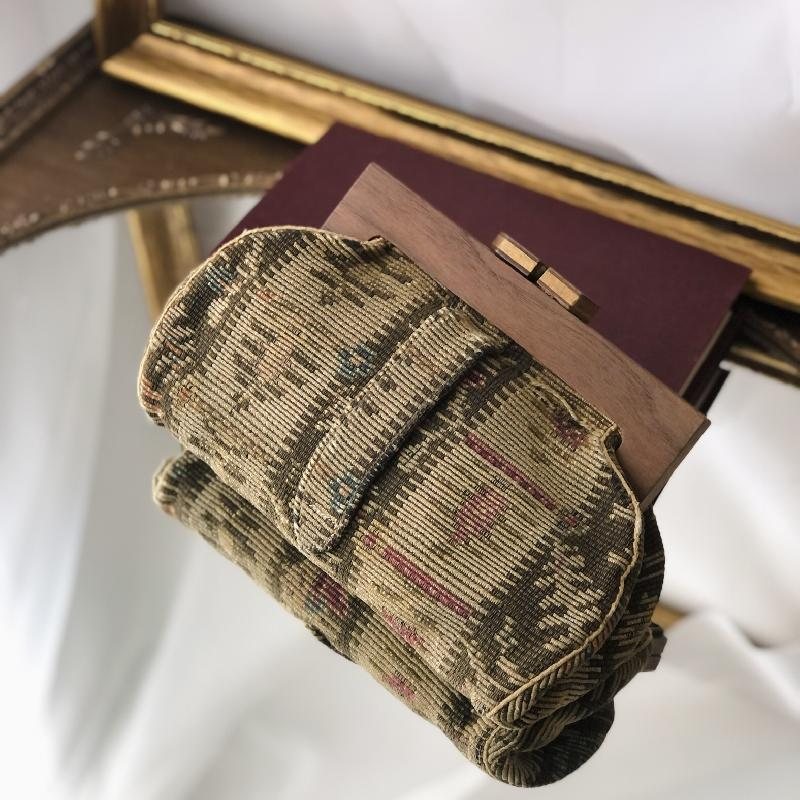Antique Collectible Turn of Century Tapestry Bag with Rose Craved Wooden Frame and Back Handle (MT666)