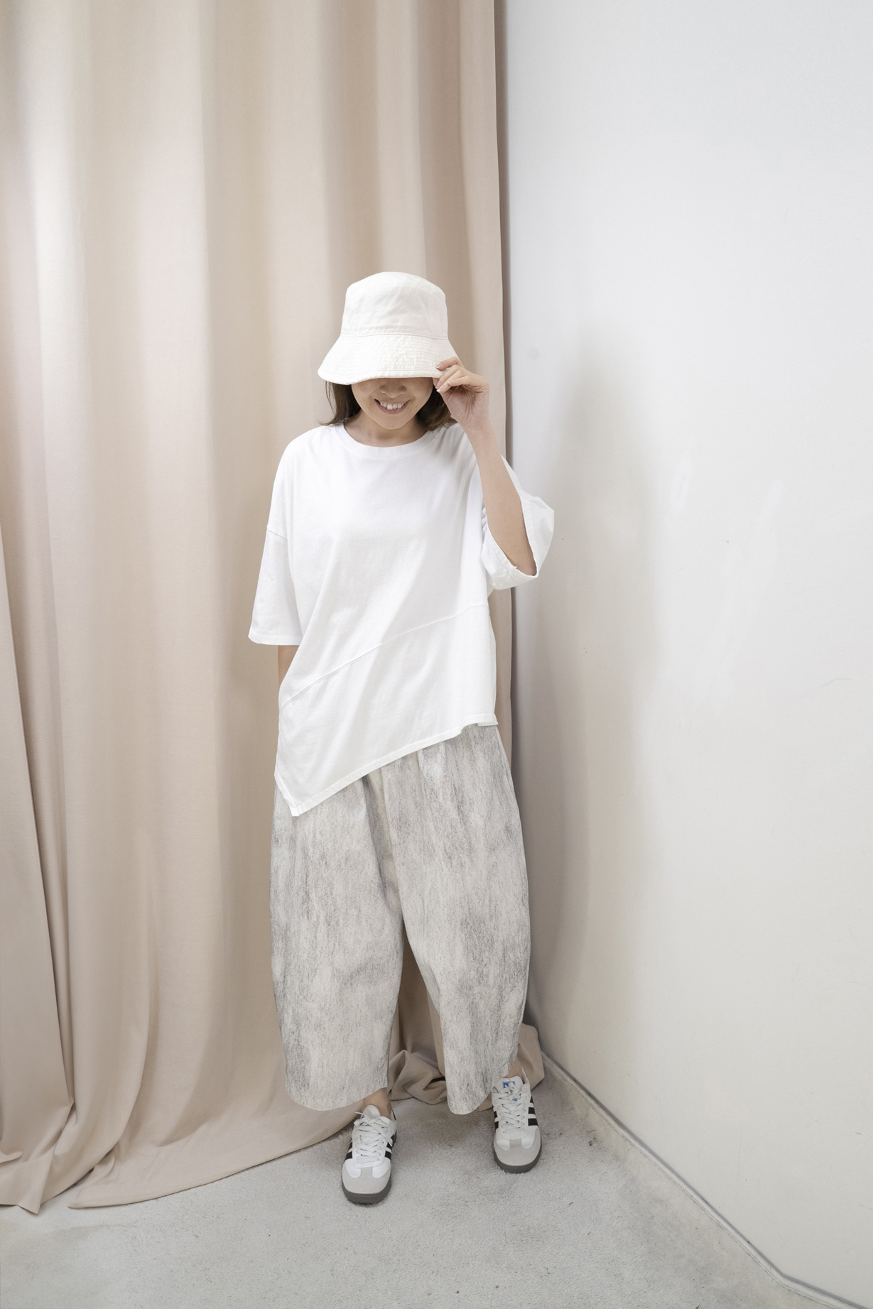 斜腳造型棉質休閒Top（白色）