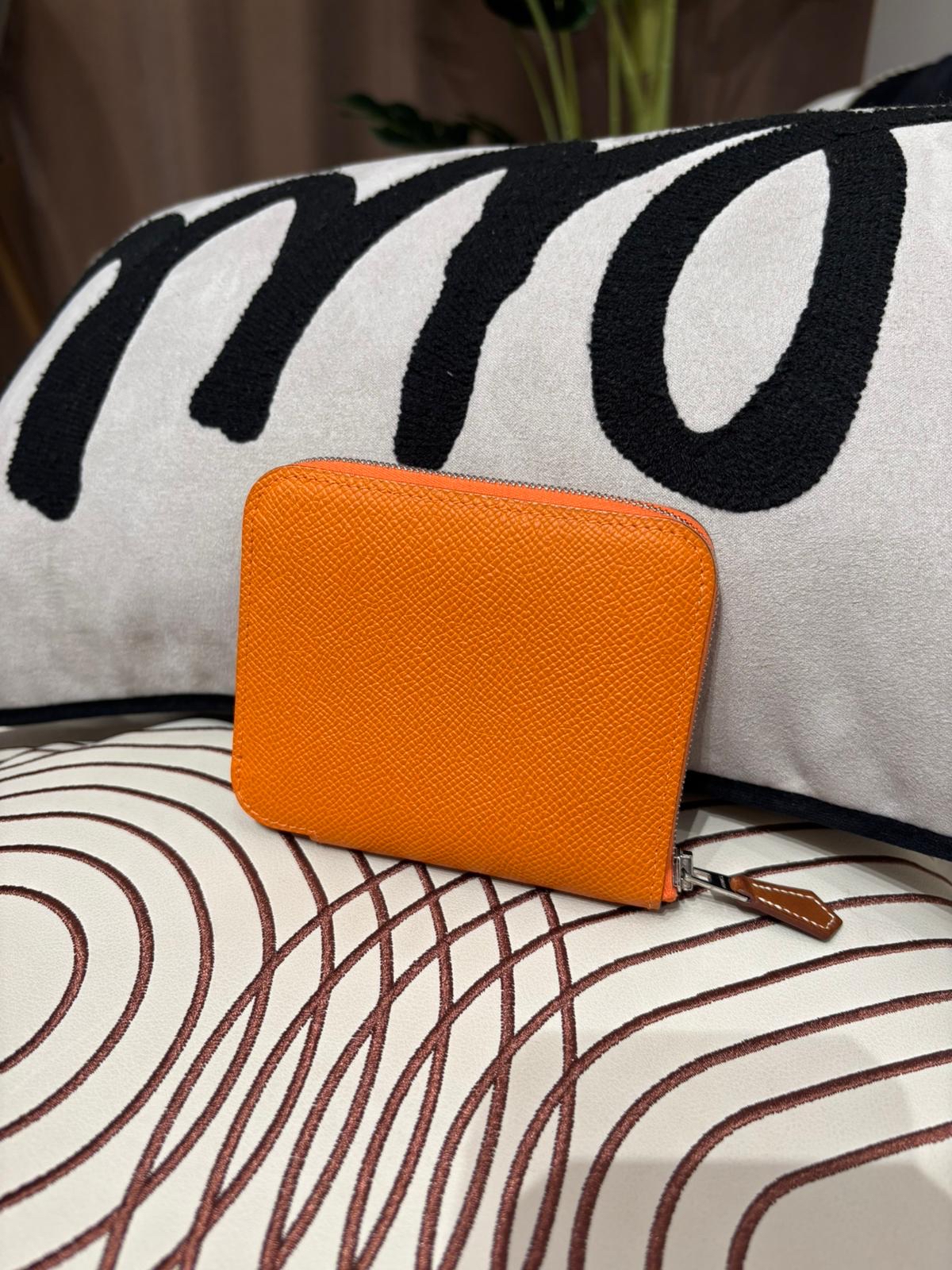Hermes silk in compact ,stamp B 100%Authentic ,Unused✅Dust bag