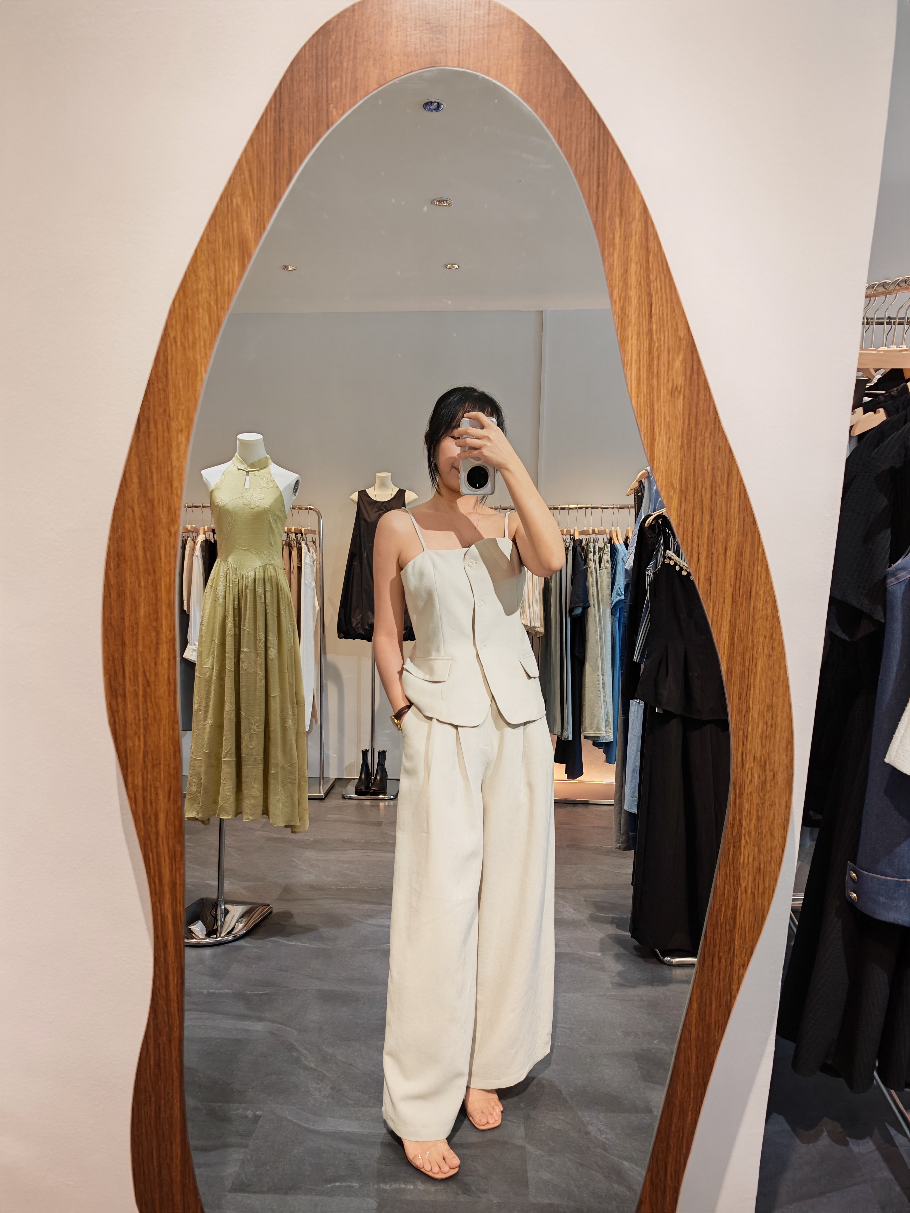 杏色吊带马甲+长裤套装