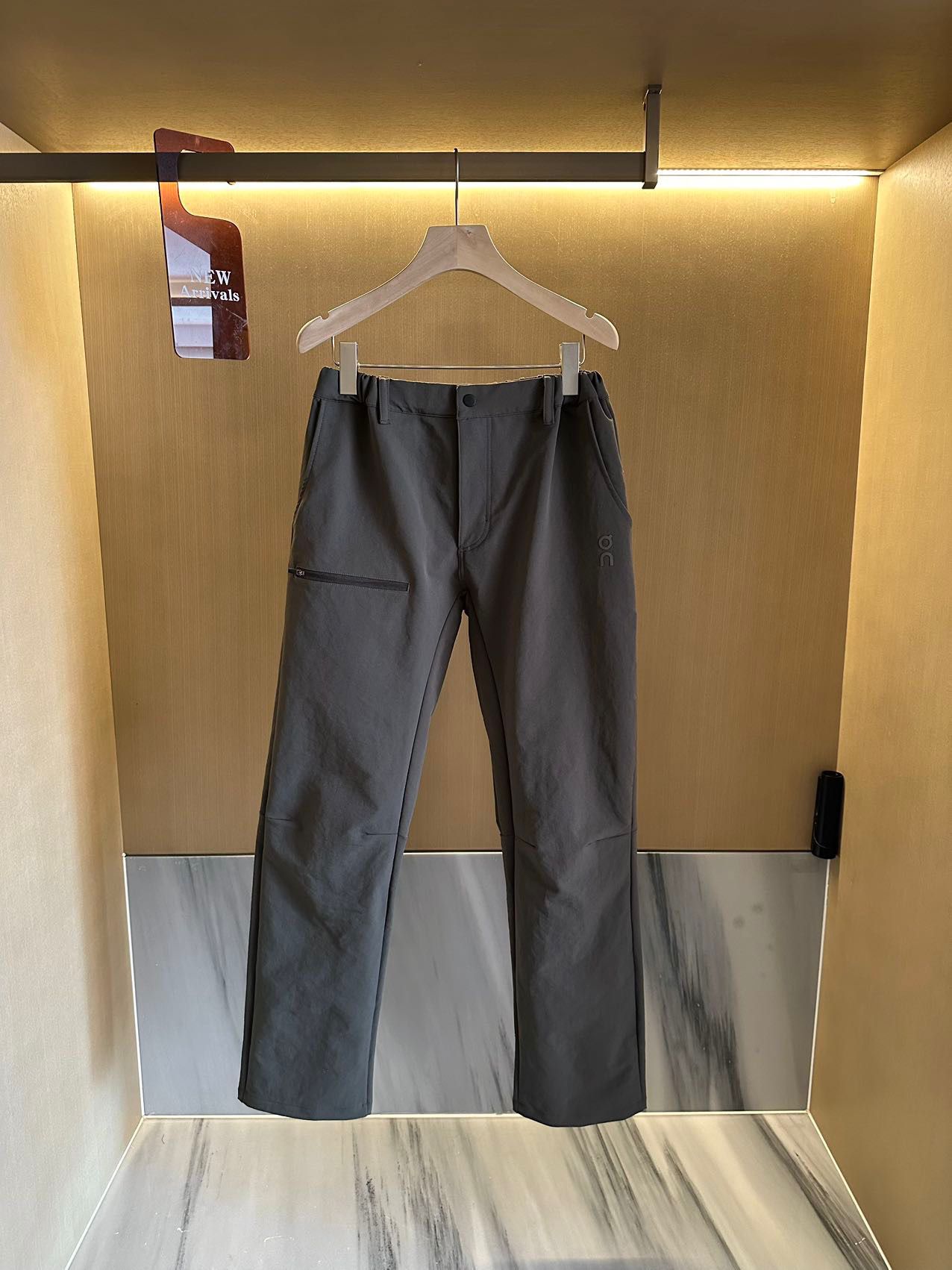 $ 210件。On跑男士尼龍軟殼立裁錐褲