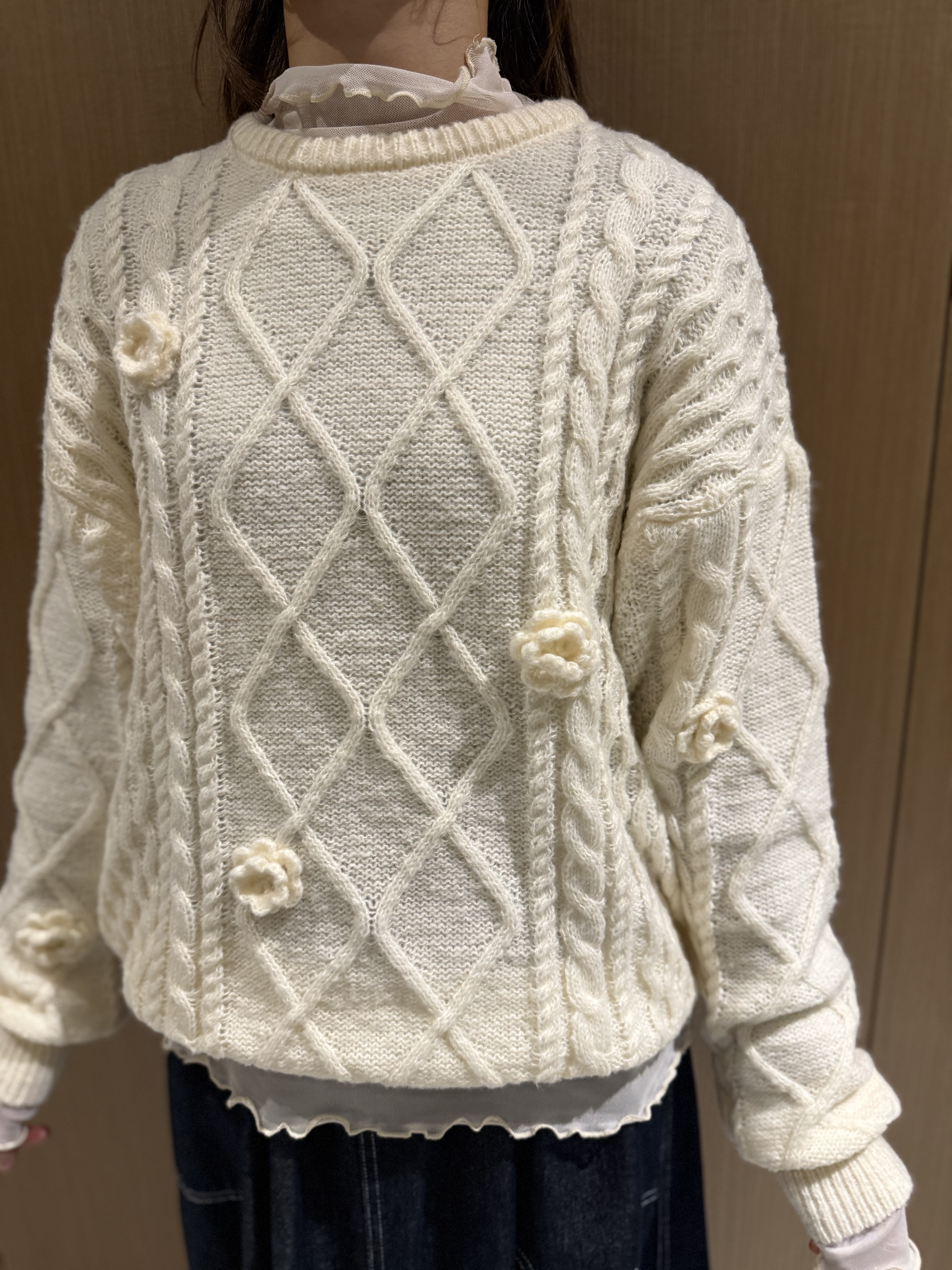 立體刺繡花冷衫（白色）