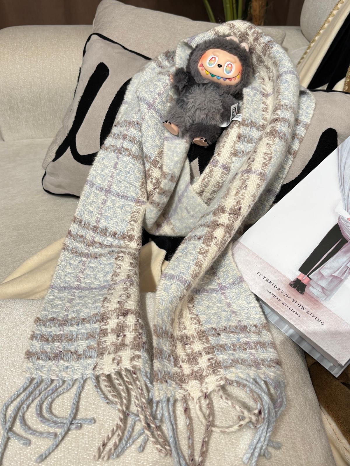 未使用品 Burberry兔毛加羊毛頸巾 100%Authentic, Unused 