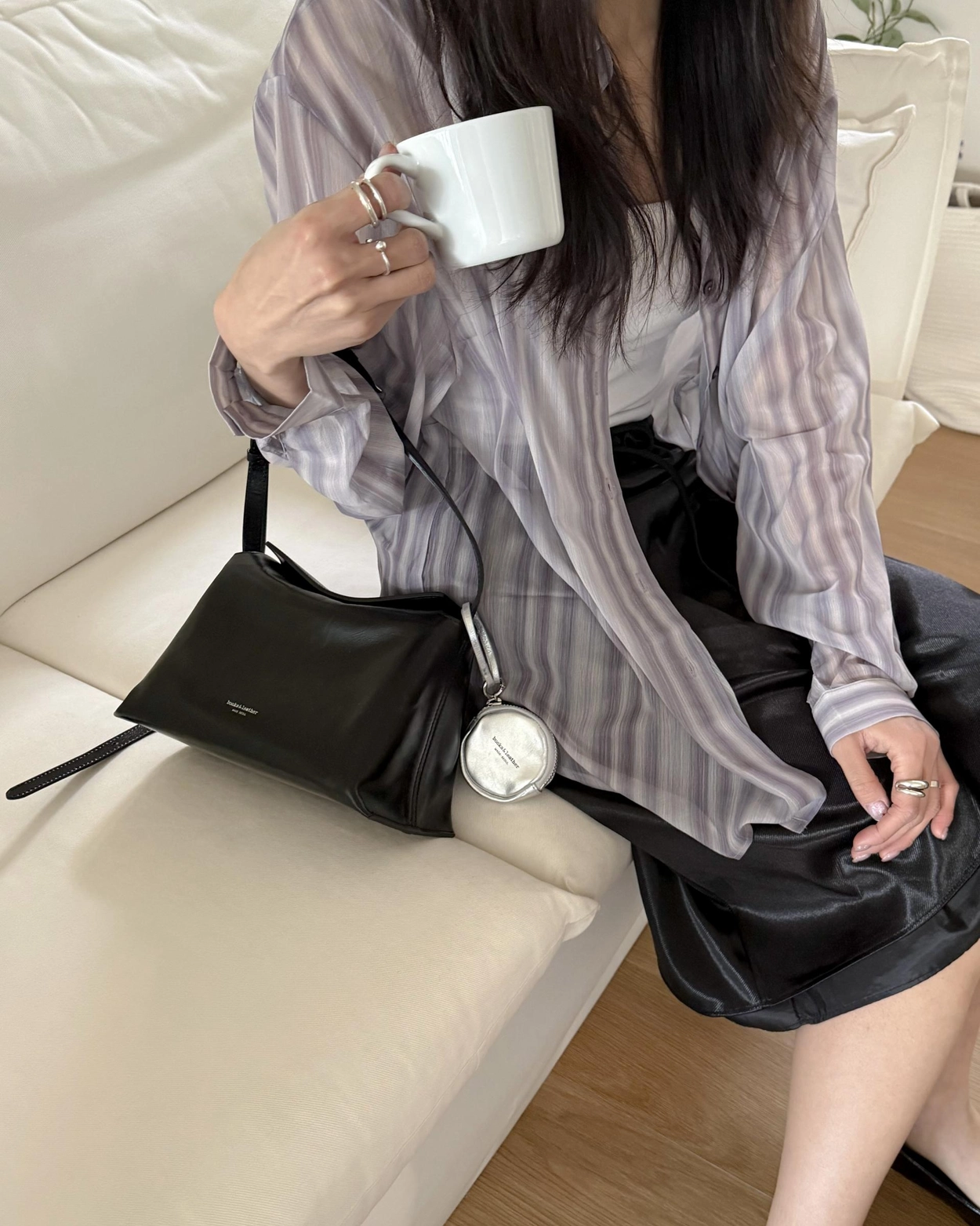 【26SS新皮】預訂_牛皮亮面 Bread bag 磁吸枕頭包 (M) By Bucks & leather