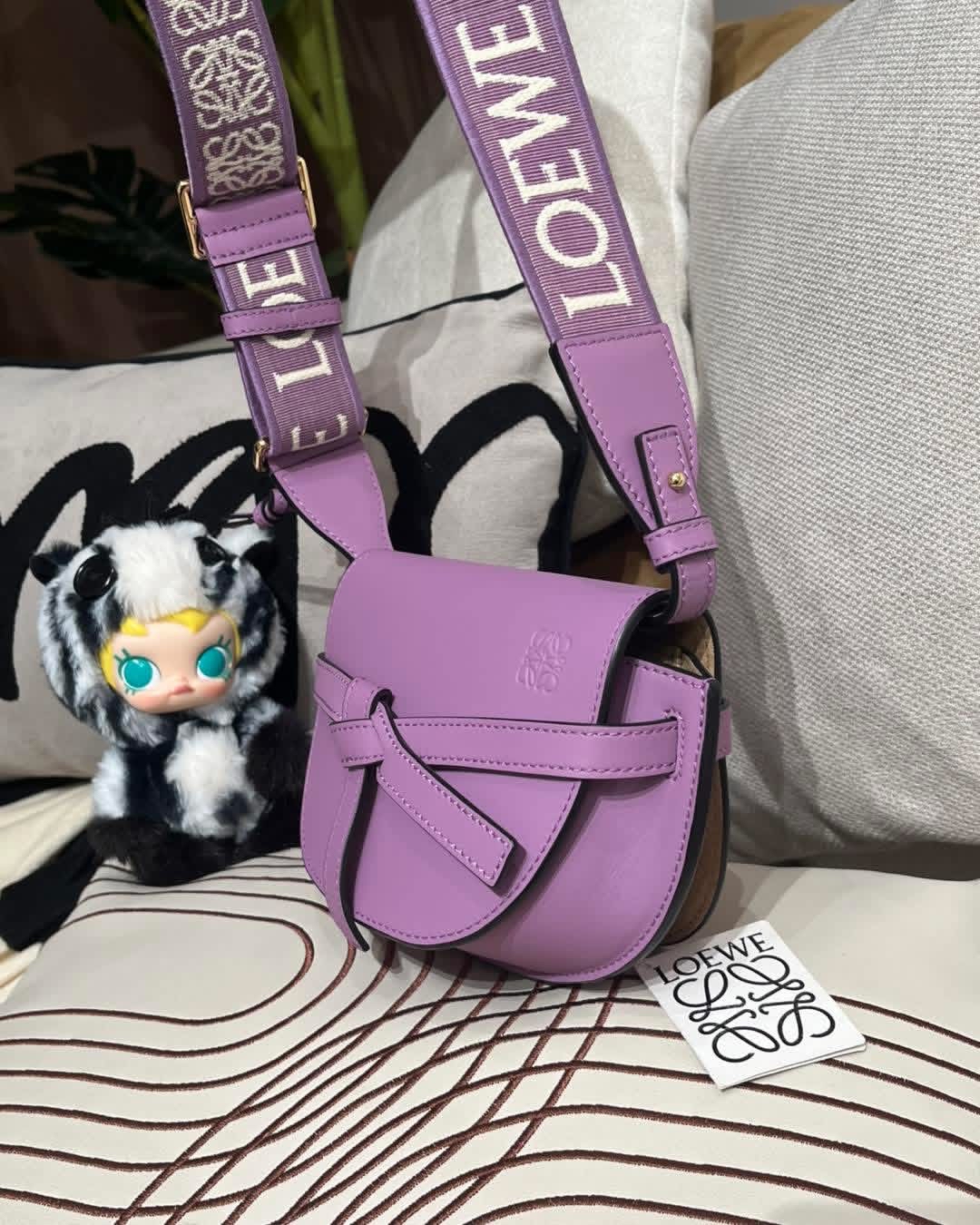 Loewe gate mini calfskin, 100%Authentic ,99%new ✅Dust bag