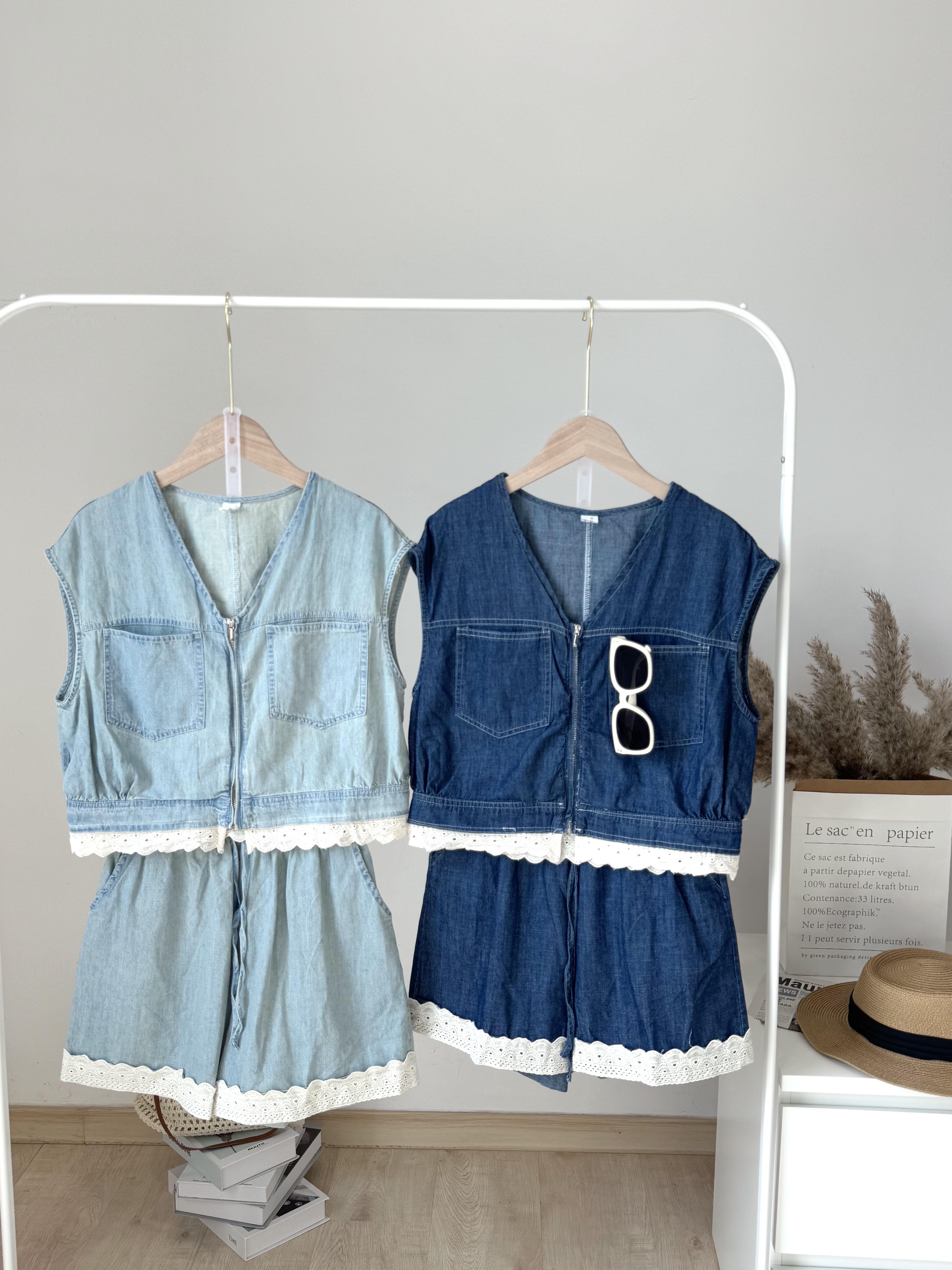Hannah Lace Denim Vest Top + Short Sets 牛仔气质拼接蕾丝马甲上衣 + 短裤套装 （ 2 Colours）