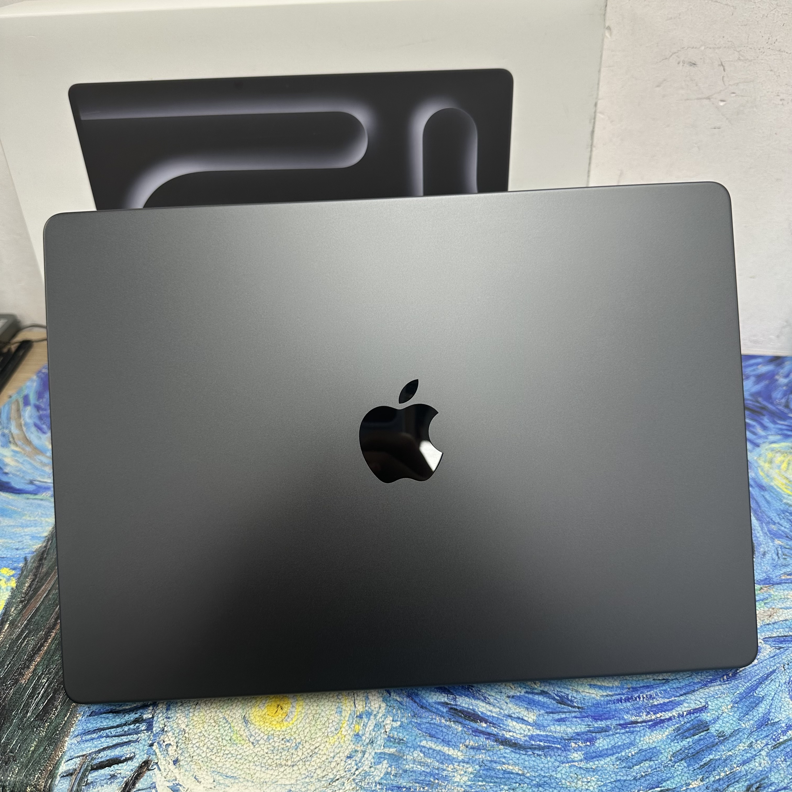 全新質素 Apple MacBookPro M4 2024 M4 CPU/16GB Ram/512GB SSD/10核心GPU/Liquid Retina XDR Mon/14.2吋/黑色 / IOS / Movie / Netflix / YouTube / Work / office/ Ai