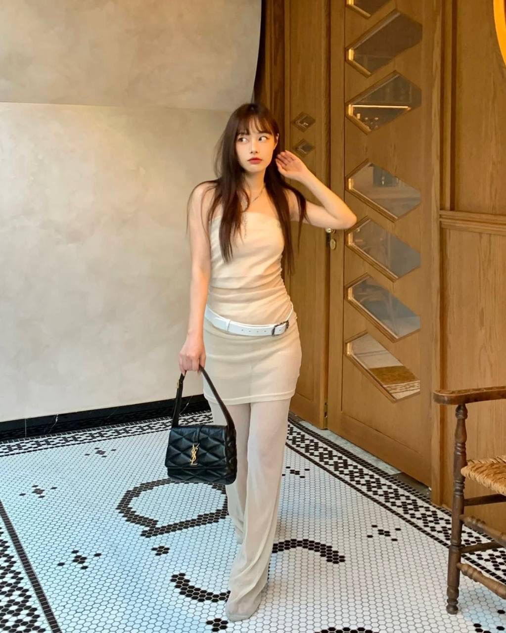 ys1 le57绗缝菱格羊皮腋下包黑色🖤 这么多腋下包中最火之一！ 它优雅又复古，而且显得很有女人味 slp的设计师是懂女生的 小羊皮软软蓬蓬的，好像棉花糖 我真的很爱这种软乎乎手感的包儿 特别是冬天，摸着很治愈～ ZP开发➕原厂羊皮➕全铜五金⚠️ 爆款细节一定要正确❗️ 24×18×5.5cm691450m 24×18×5.5cm691450m