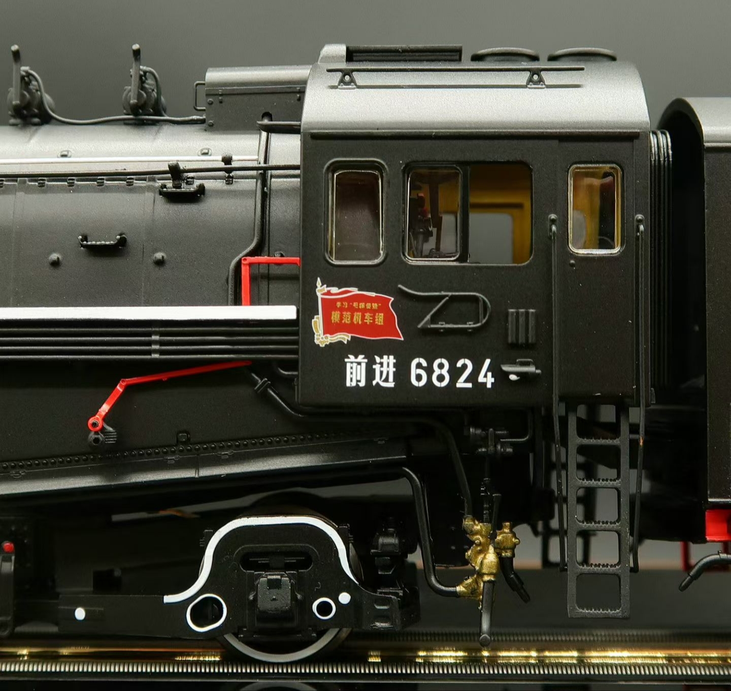  Chinese prototype dynamic smoking steam locomotive - QJ