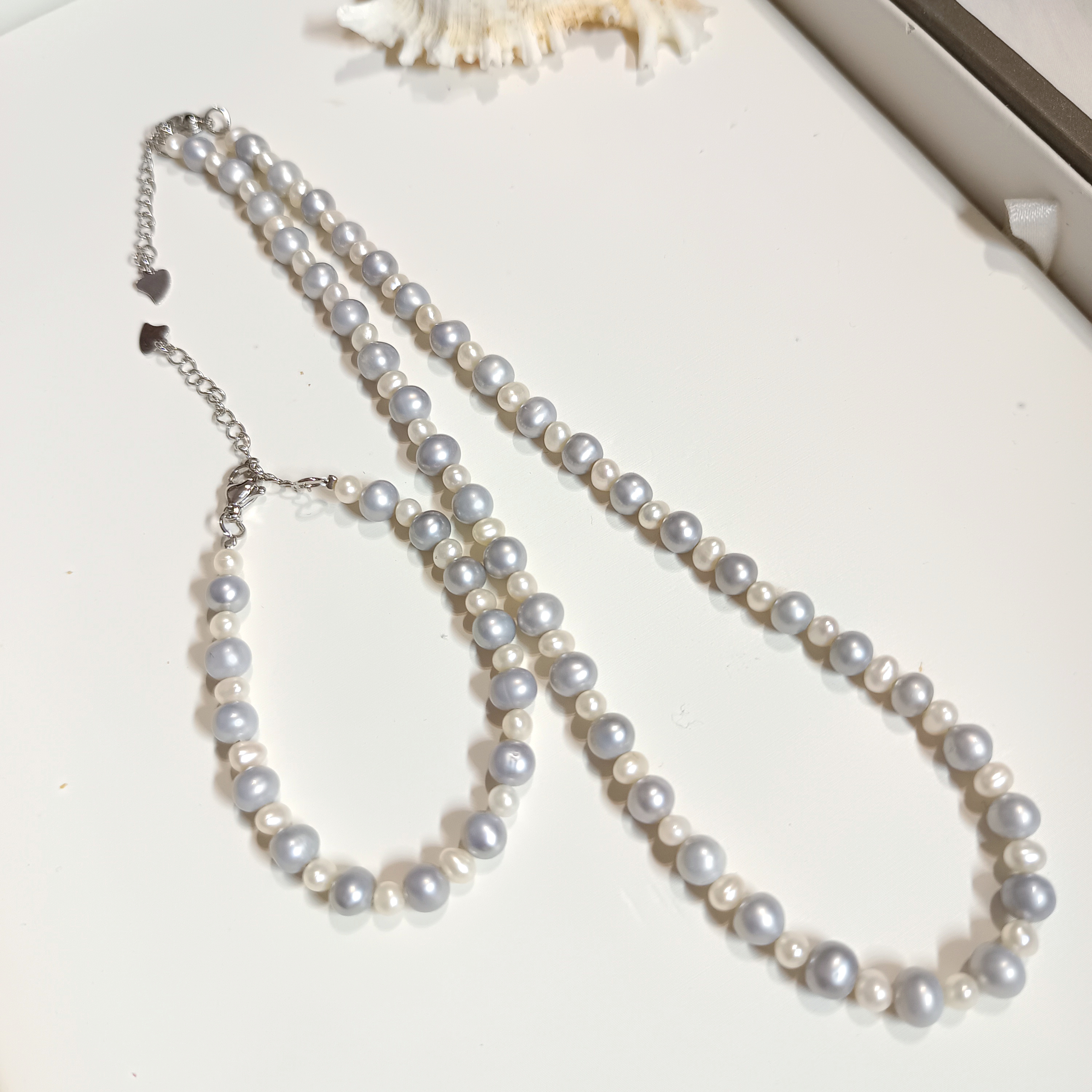 近圓強光淡水優化灰色珍珠+淡水白珠注白金尾鍊扣項鍊/手鍊套裝