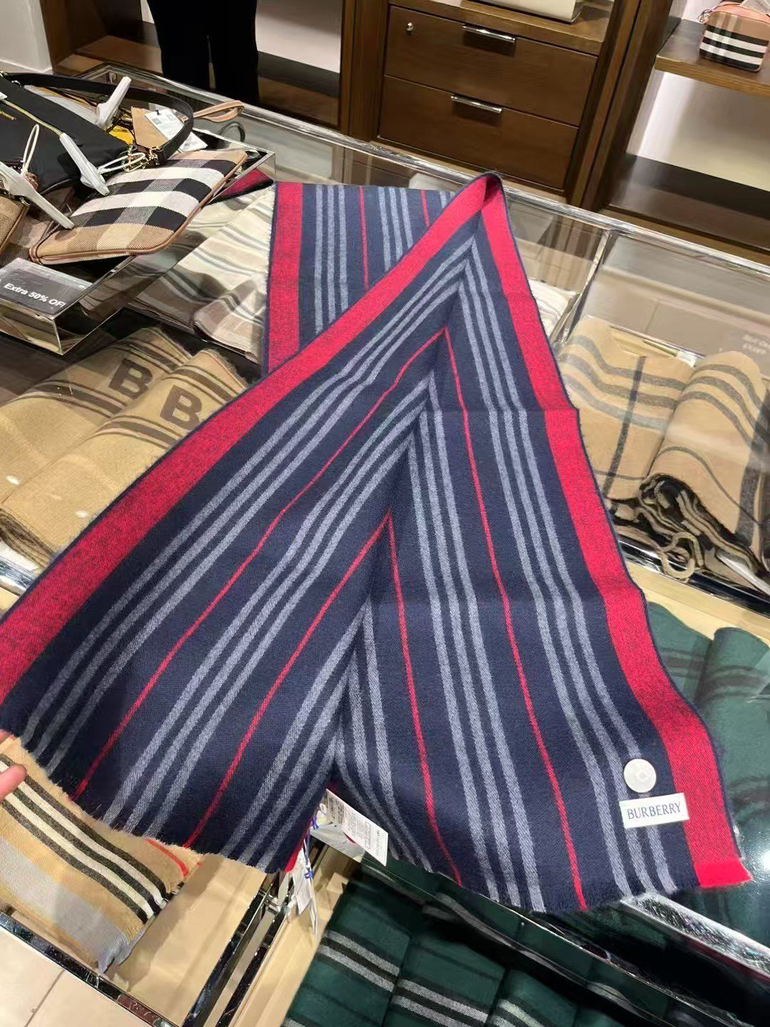 預購 Burberry🌈🌈折扣款 羊毛圍巾🧣all sale