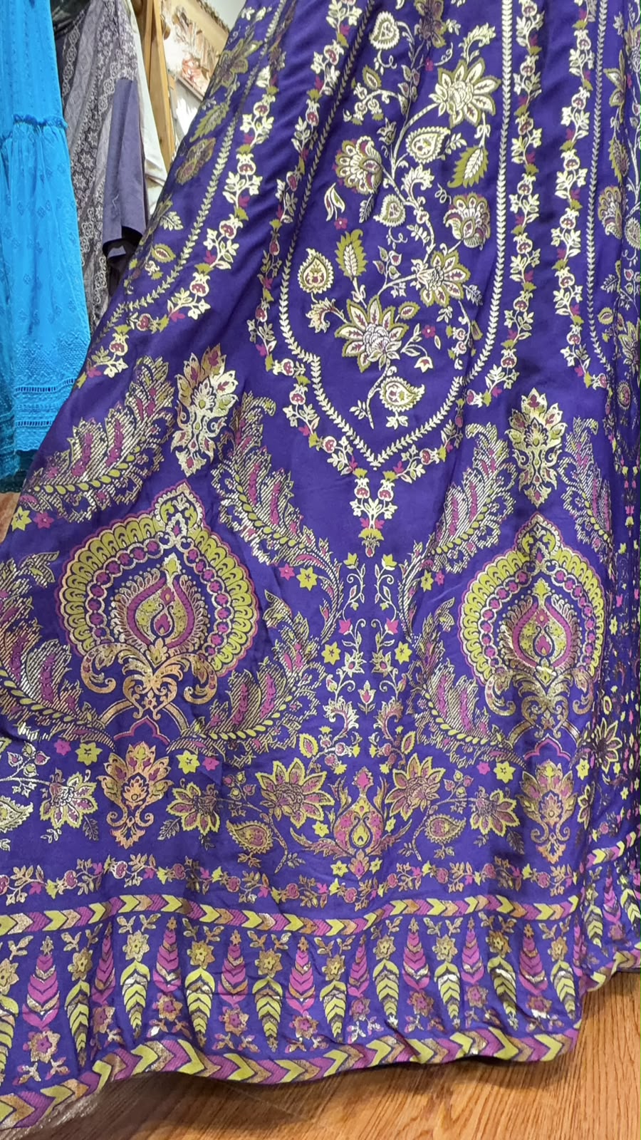 2978 Violet Royal Foil Stamping Skirt 40"