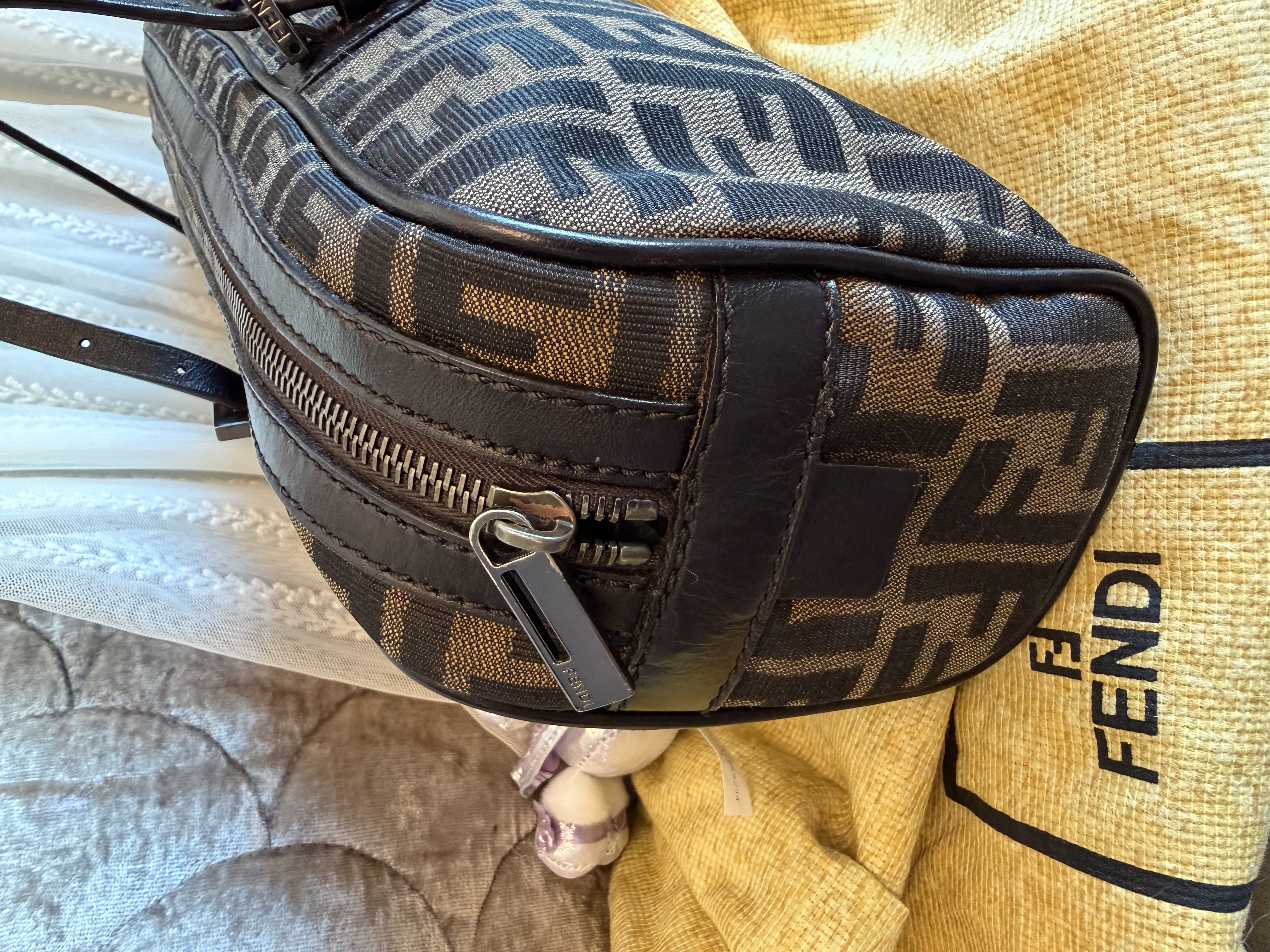 fendi  baguette bag /east west bag 