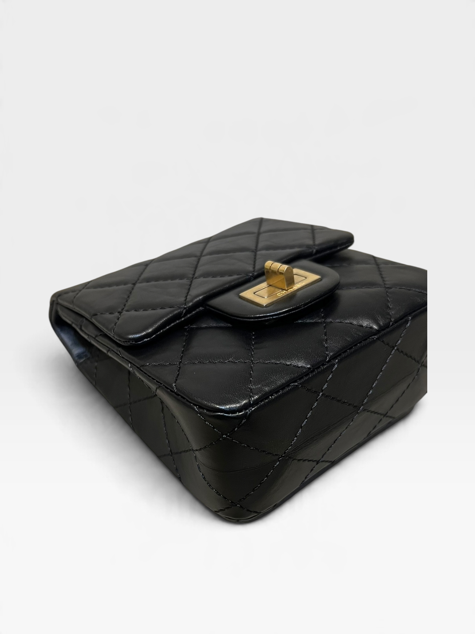 Pre-Owned Chanel 2.55/ K9907