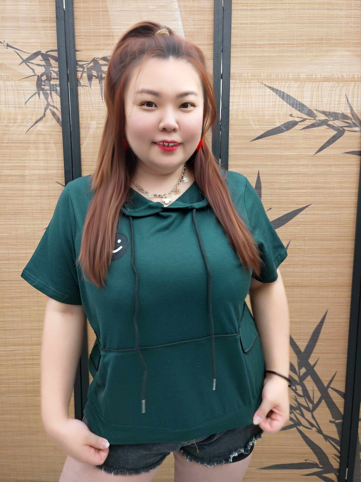 DDE08 K20004 笑脸图连帽抽绳上衣