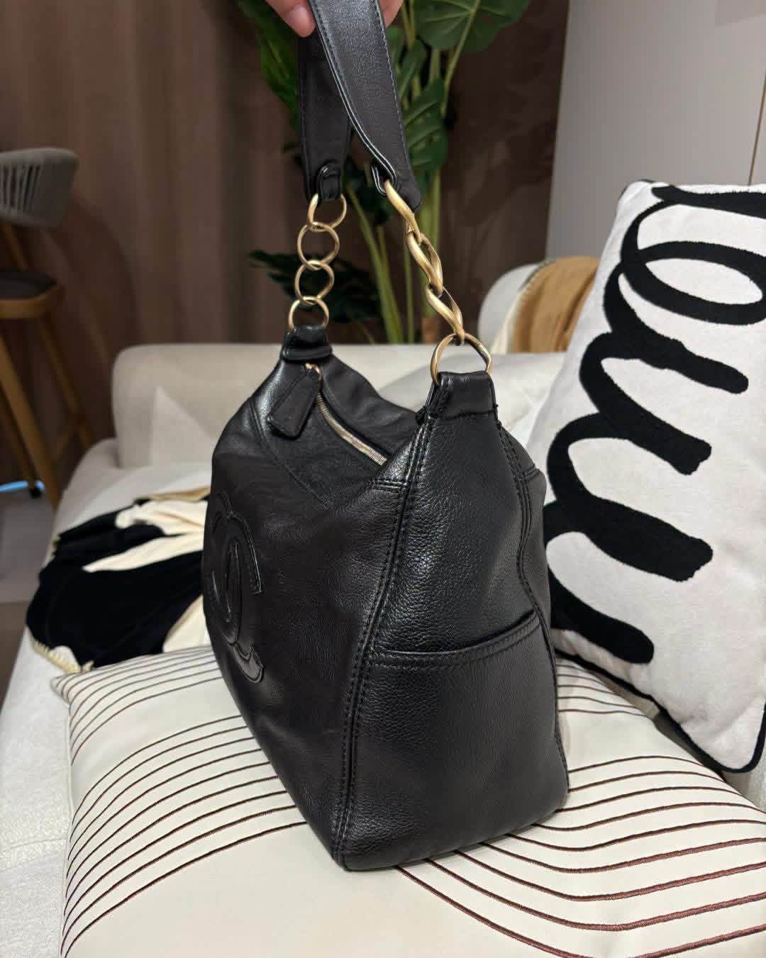 Chanel hobo vintage calfskin 黑金 100%Authentic ,90%new ✅card✅dust bag