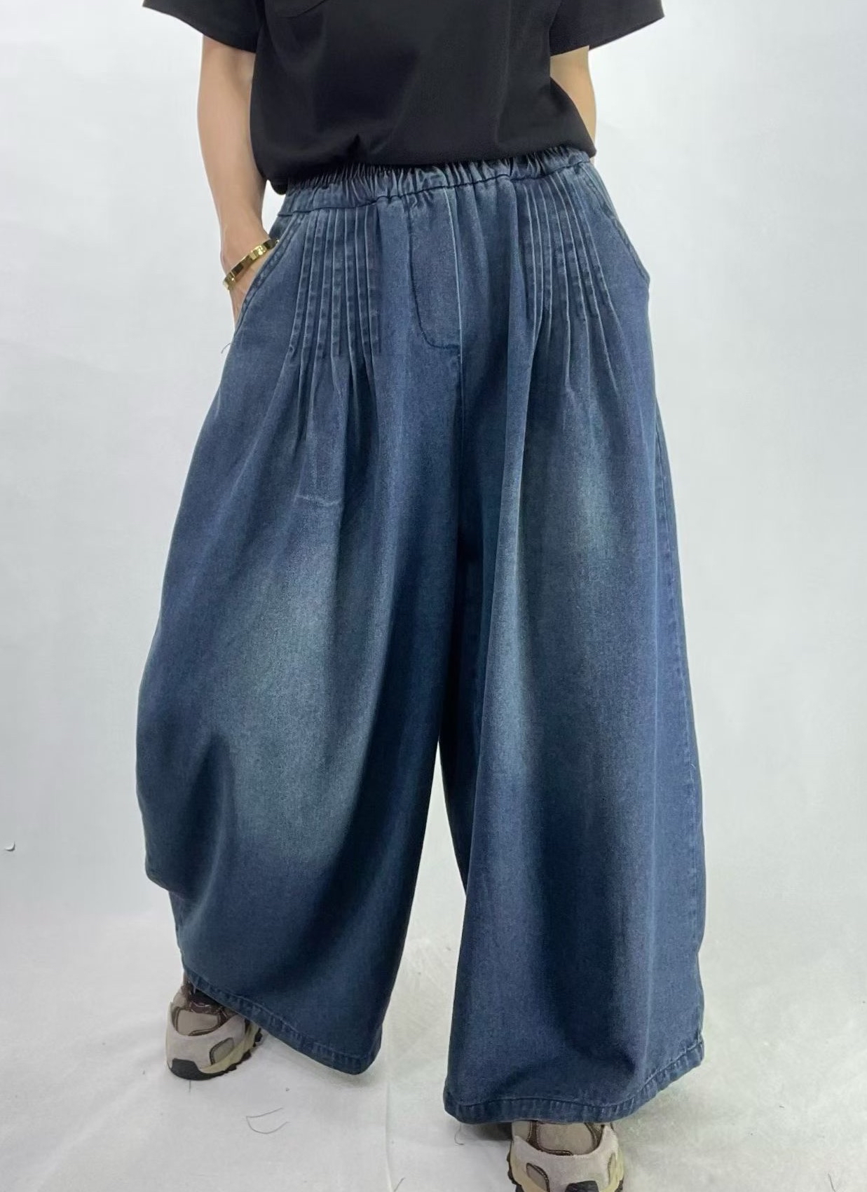 前細褶薄牛闊褲 