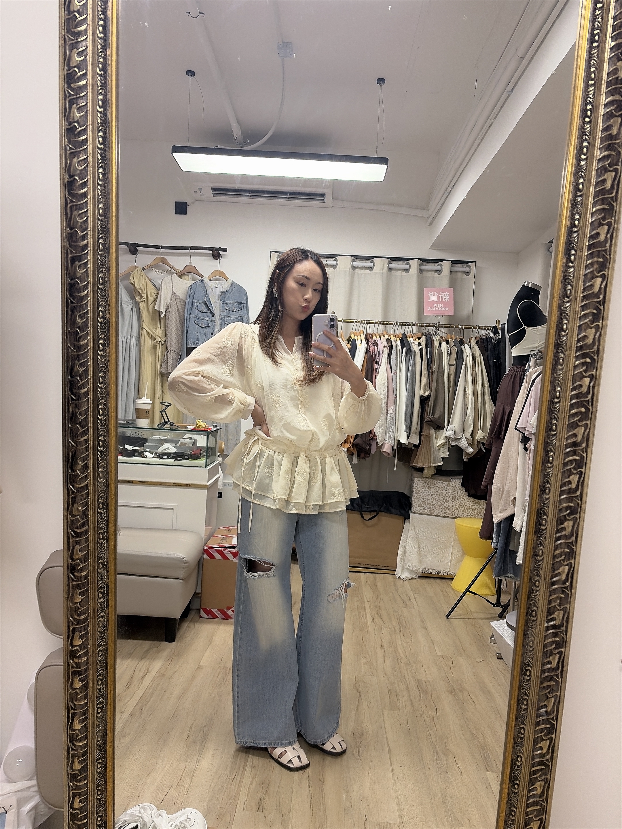 珍珠米色 裙擺紗紗暗紋立體花blouse