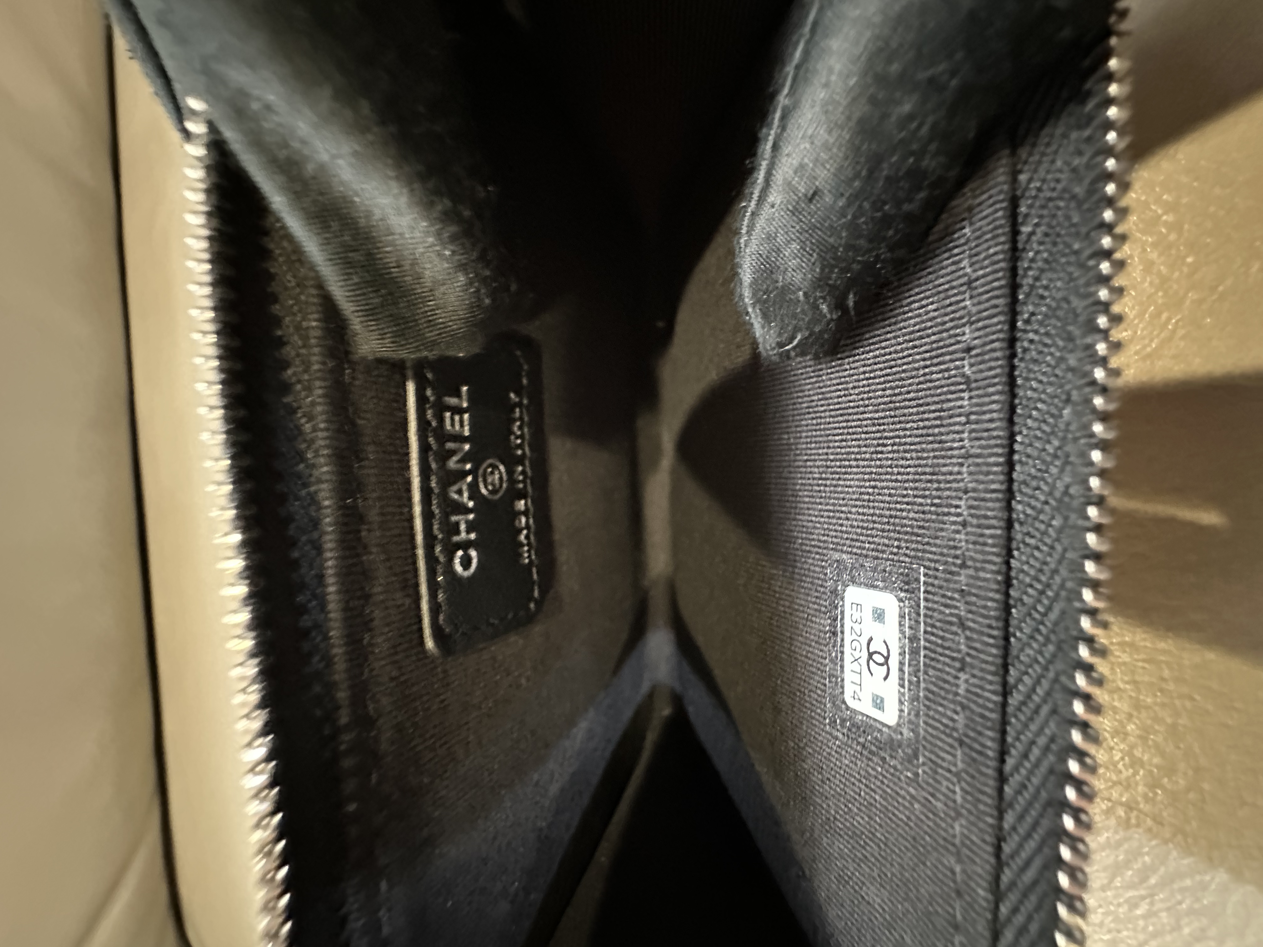 Pre-owned Chanel Star CC Quilted L-Zip Card Holder / Product Code: 26040505