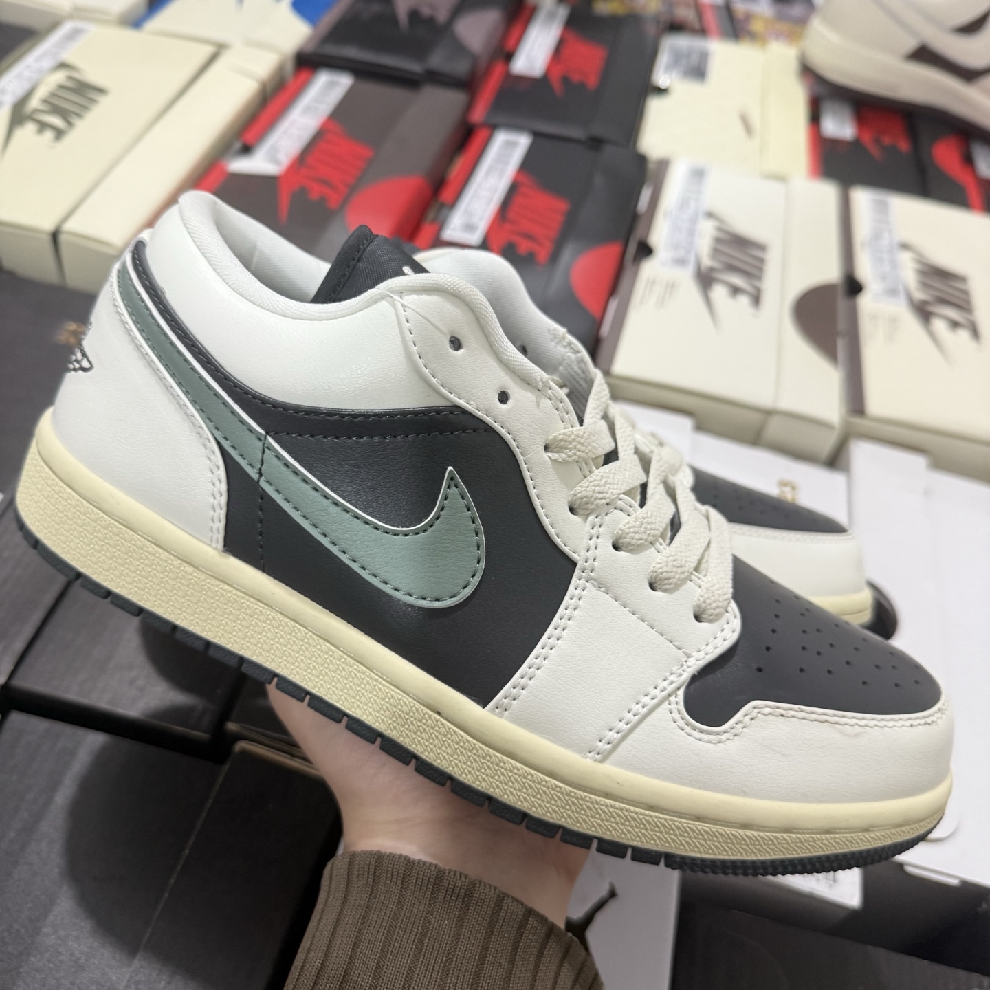 Nike Air Jordan 1 Low "Jade Smoke" DC0774-001
