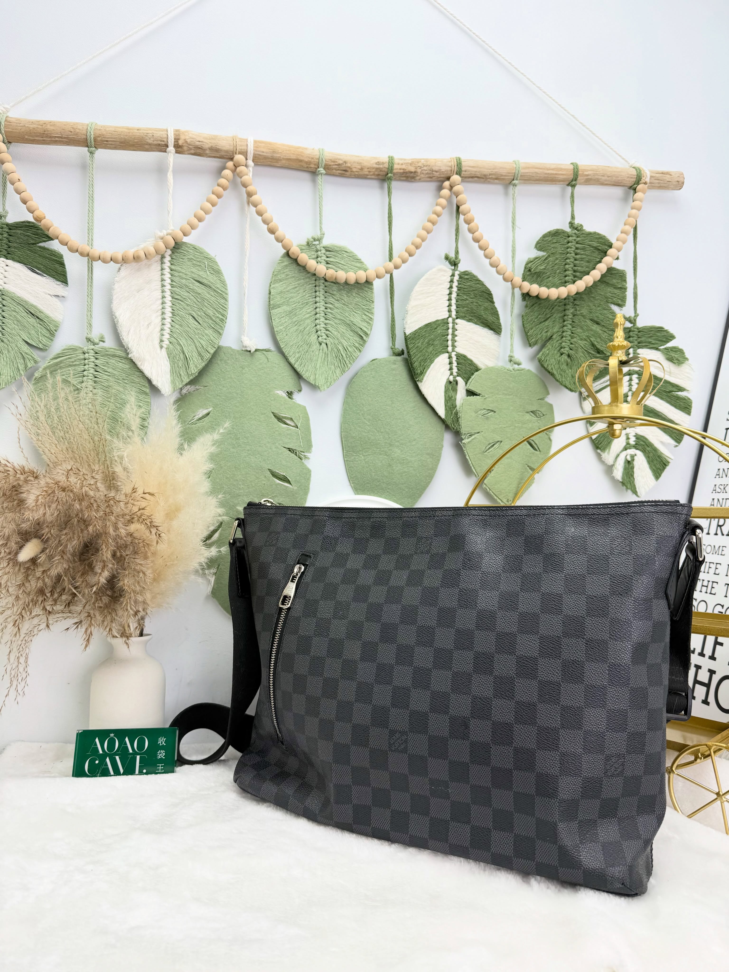 Lv👜 PRE OWNED 🛍️Damier Graphite Mick MM  黑灰格仔 斜孭袋🖤