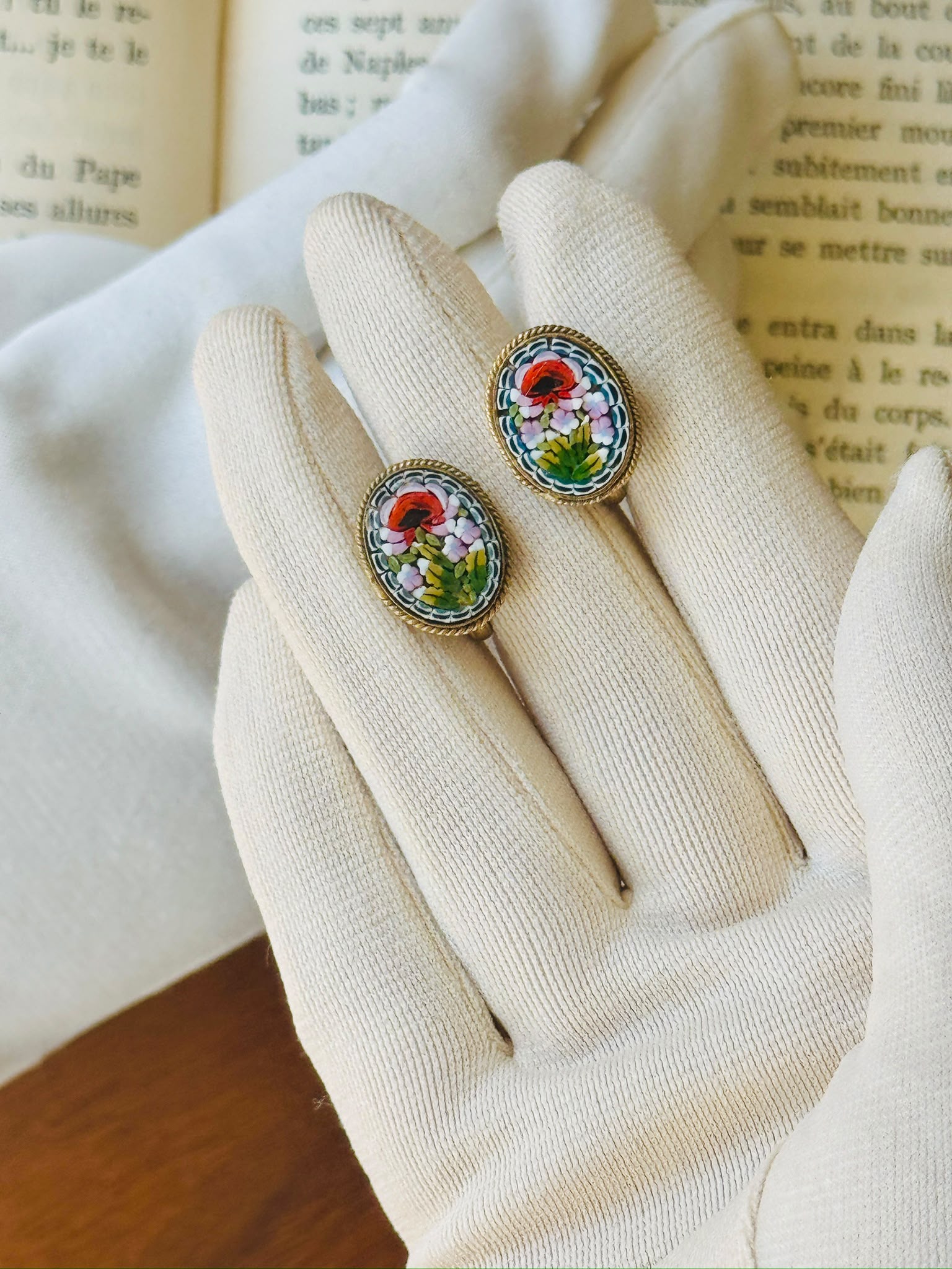 Vintage Mid-Century Floral Mosaic Oval Screw-back Earrings(MT2690)