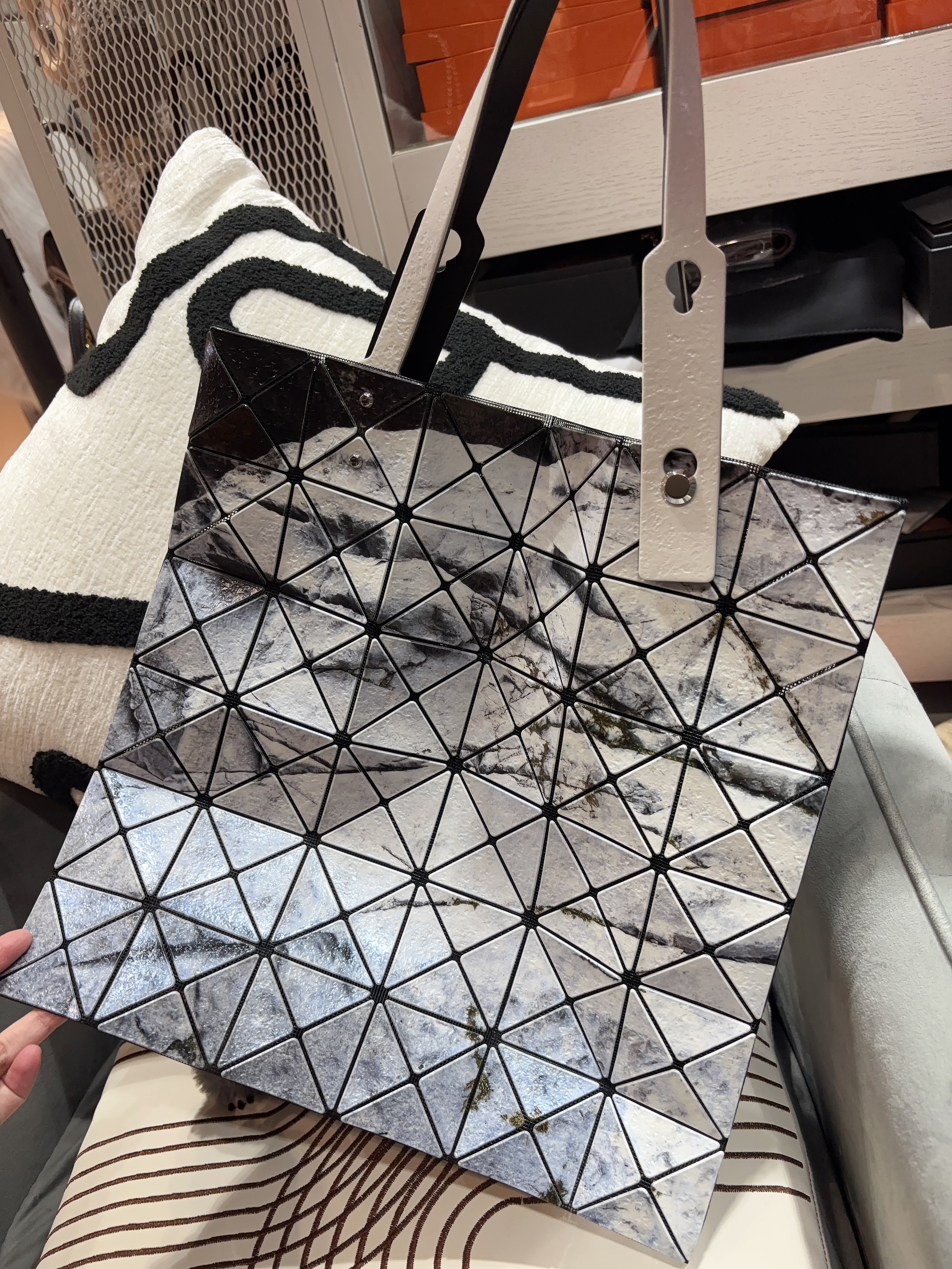 Issey miyake bao bao tote bag 100%Authentic, 99%new ✅dust bag