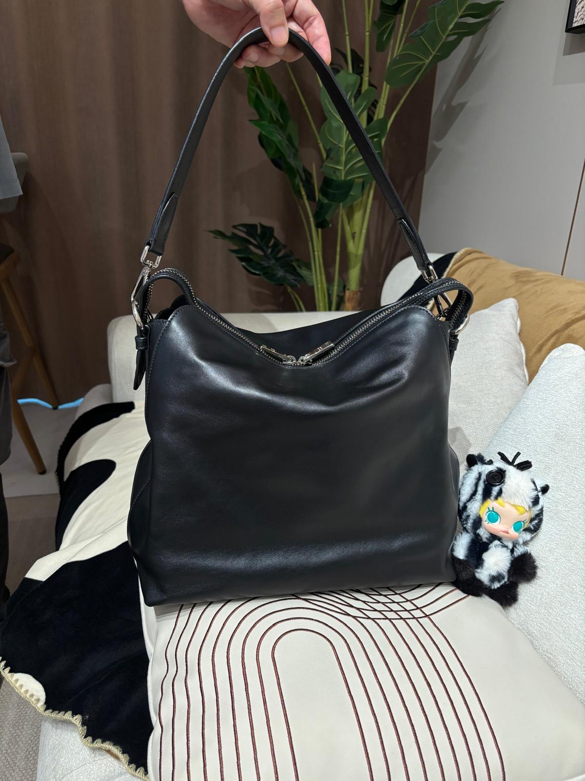 Prada shoulder bag Hobo Bag Calfskin 100%Authentic, 95%New ✅Dust bag