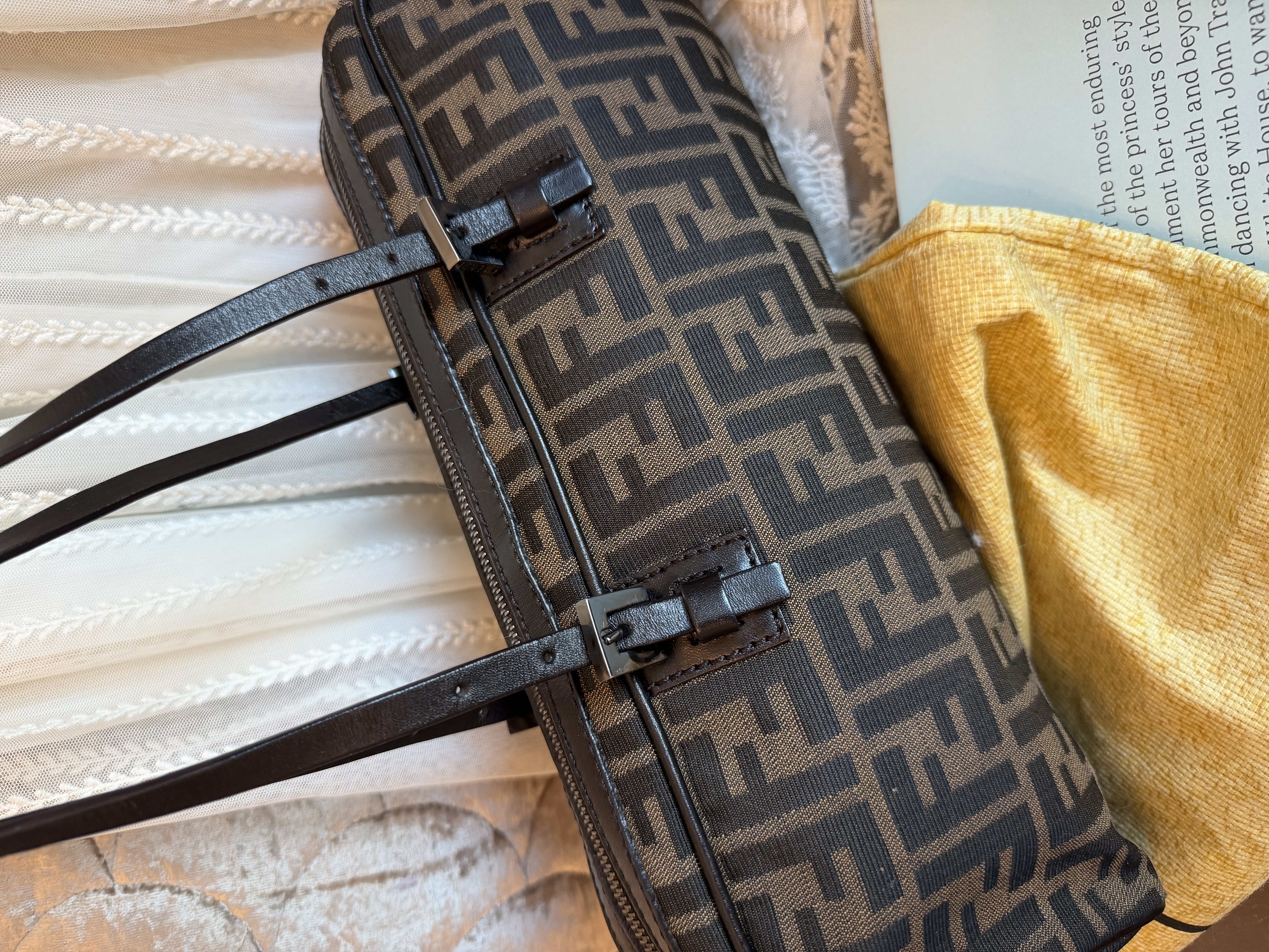 fendi  baguette bag /east west bag 