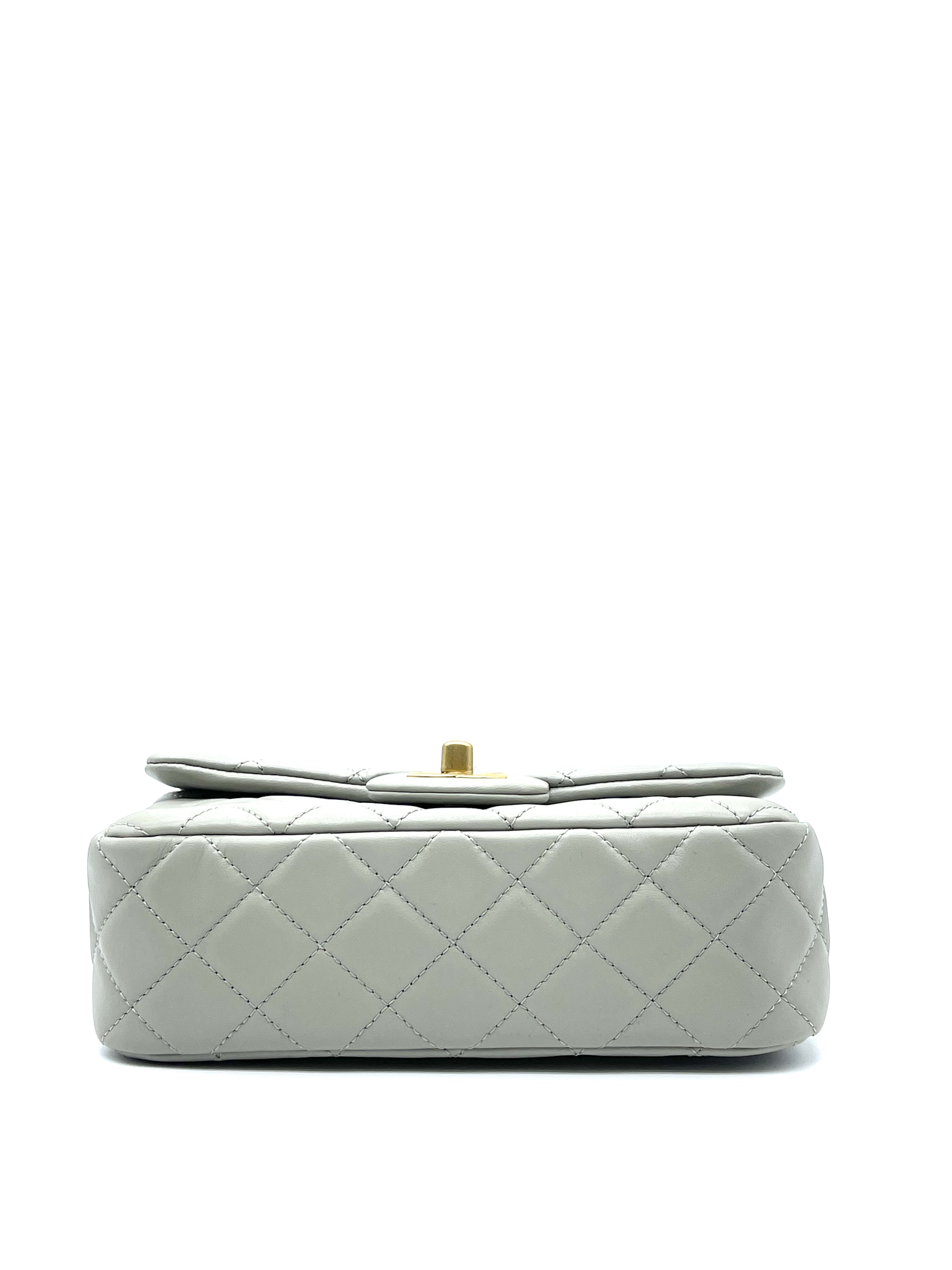 Pre-owned Chanel Mini Square Flap Bag / Product Code: 26032305