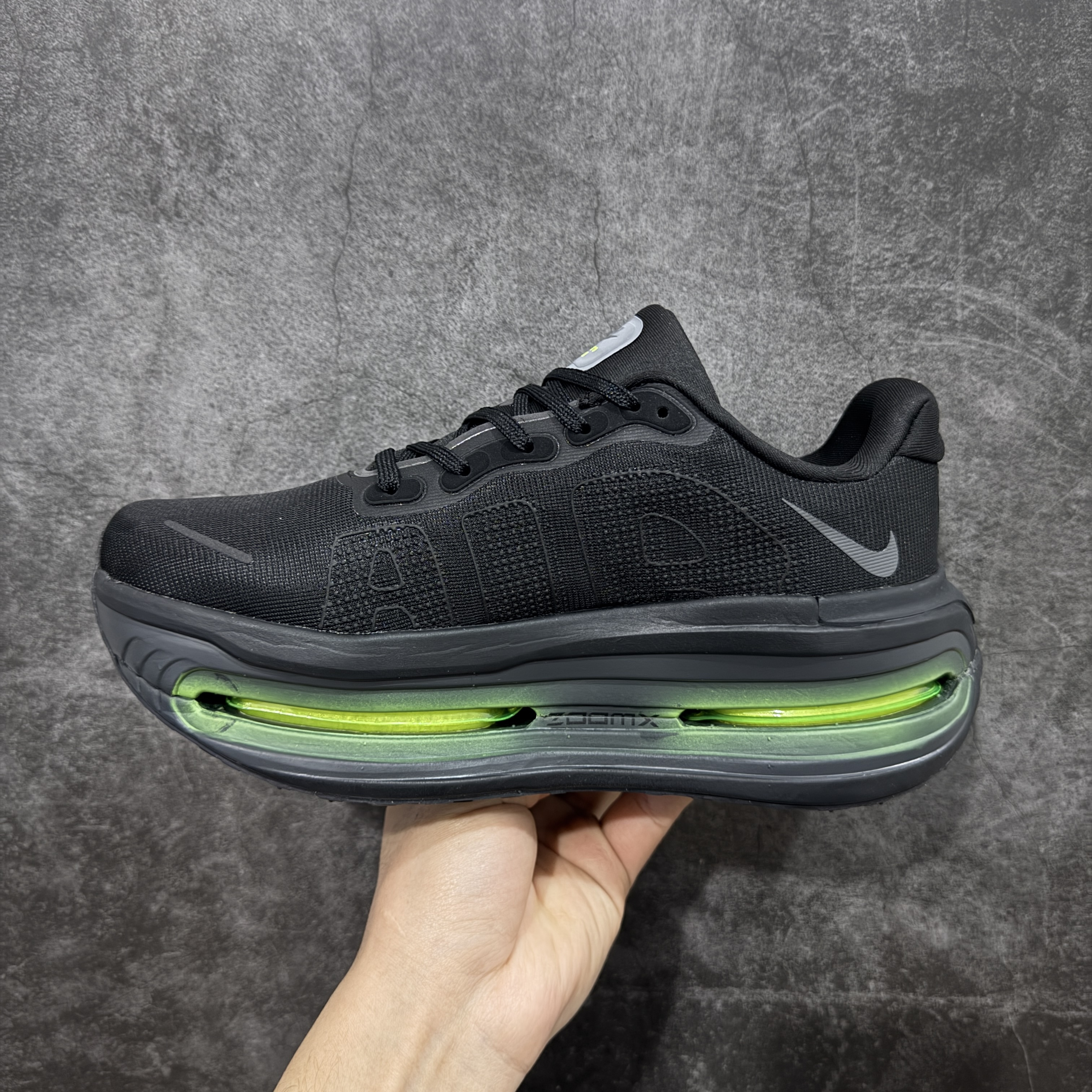 Nike Vomero Premium HQ2050-001