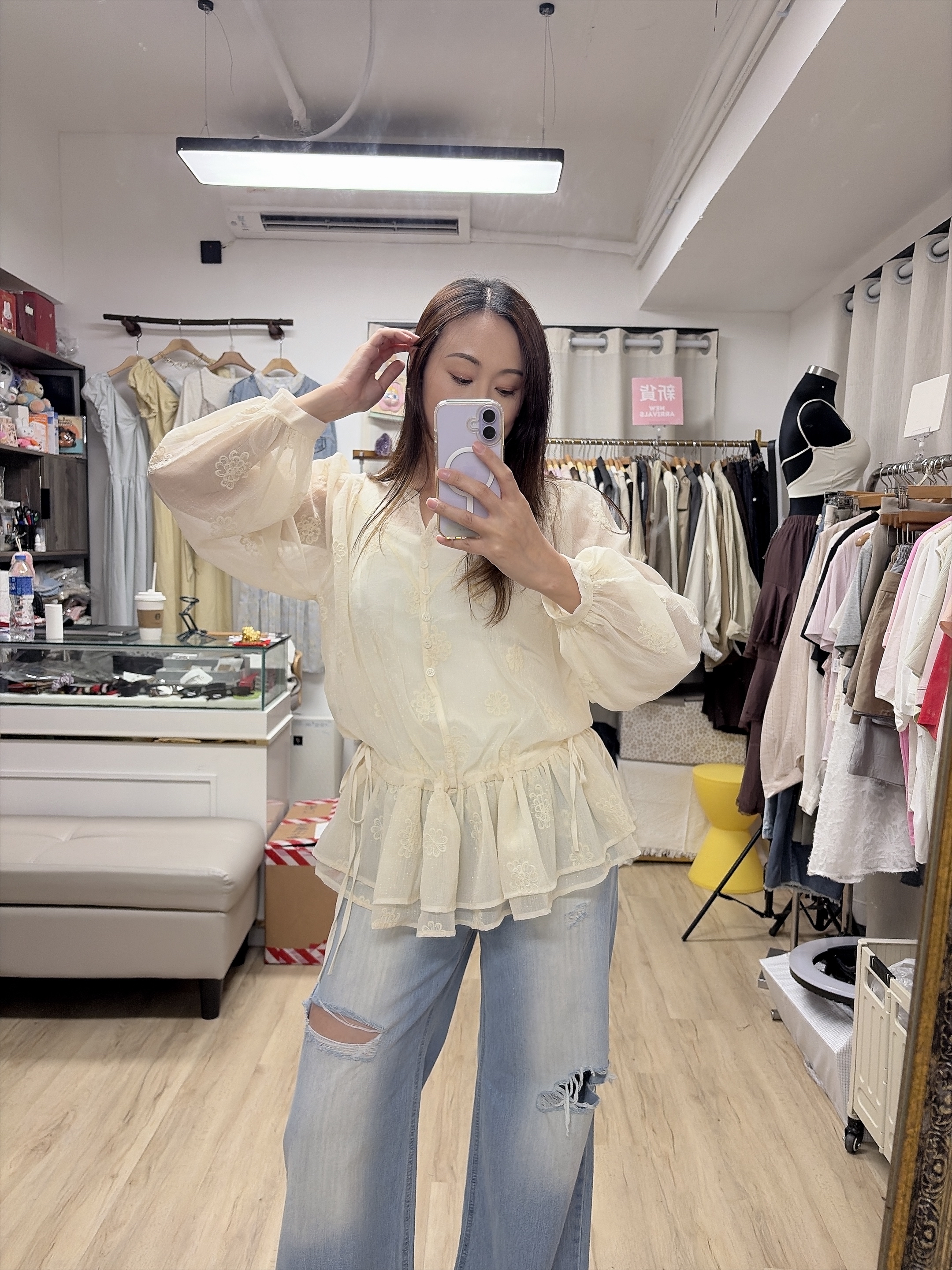 珍珠米色 裙擺紗紗暗紋立體花blouse