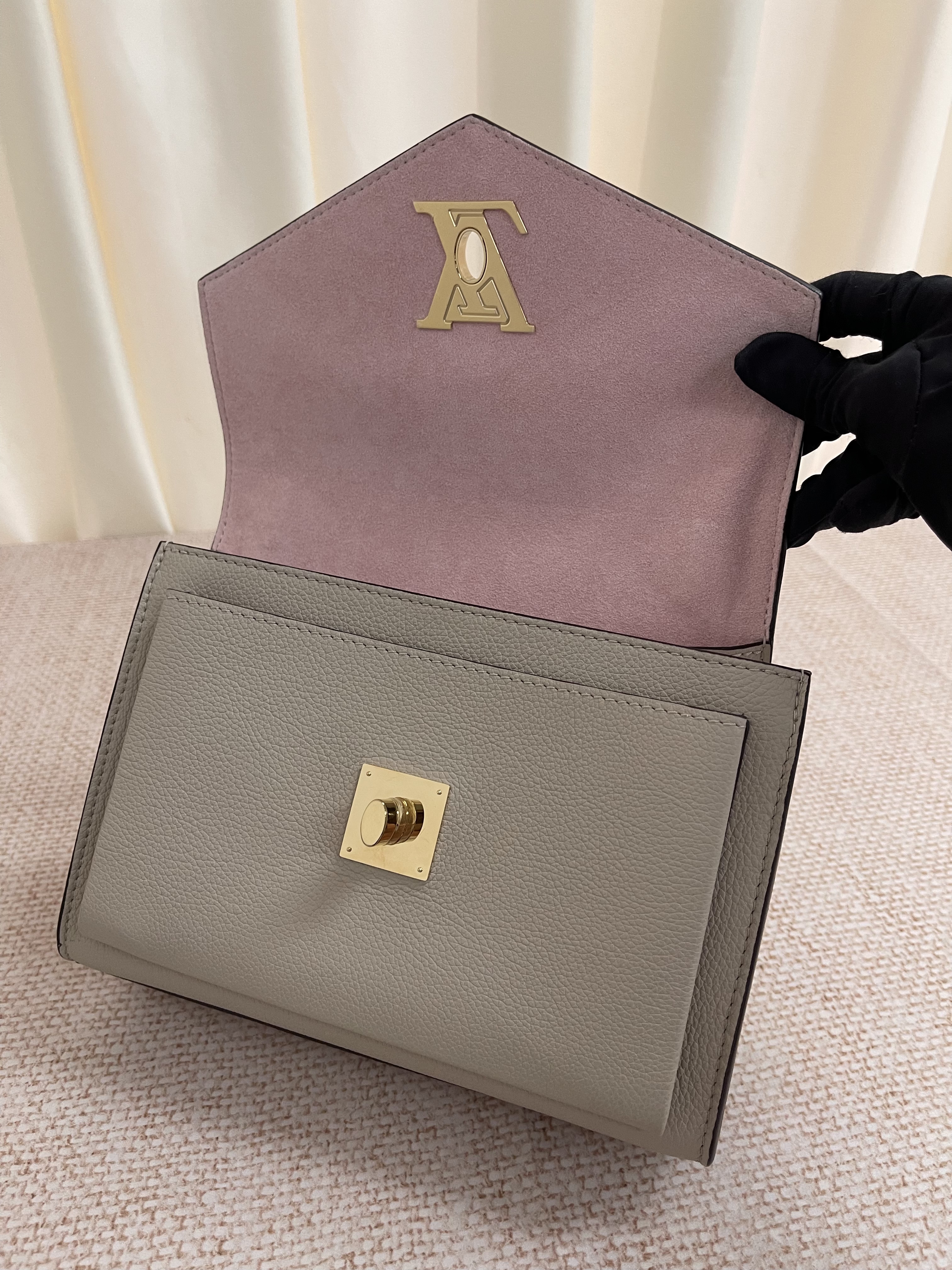 Pre-owned Louis Vuitton Mylockme/ Product Code: 26052120