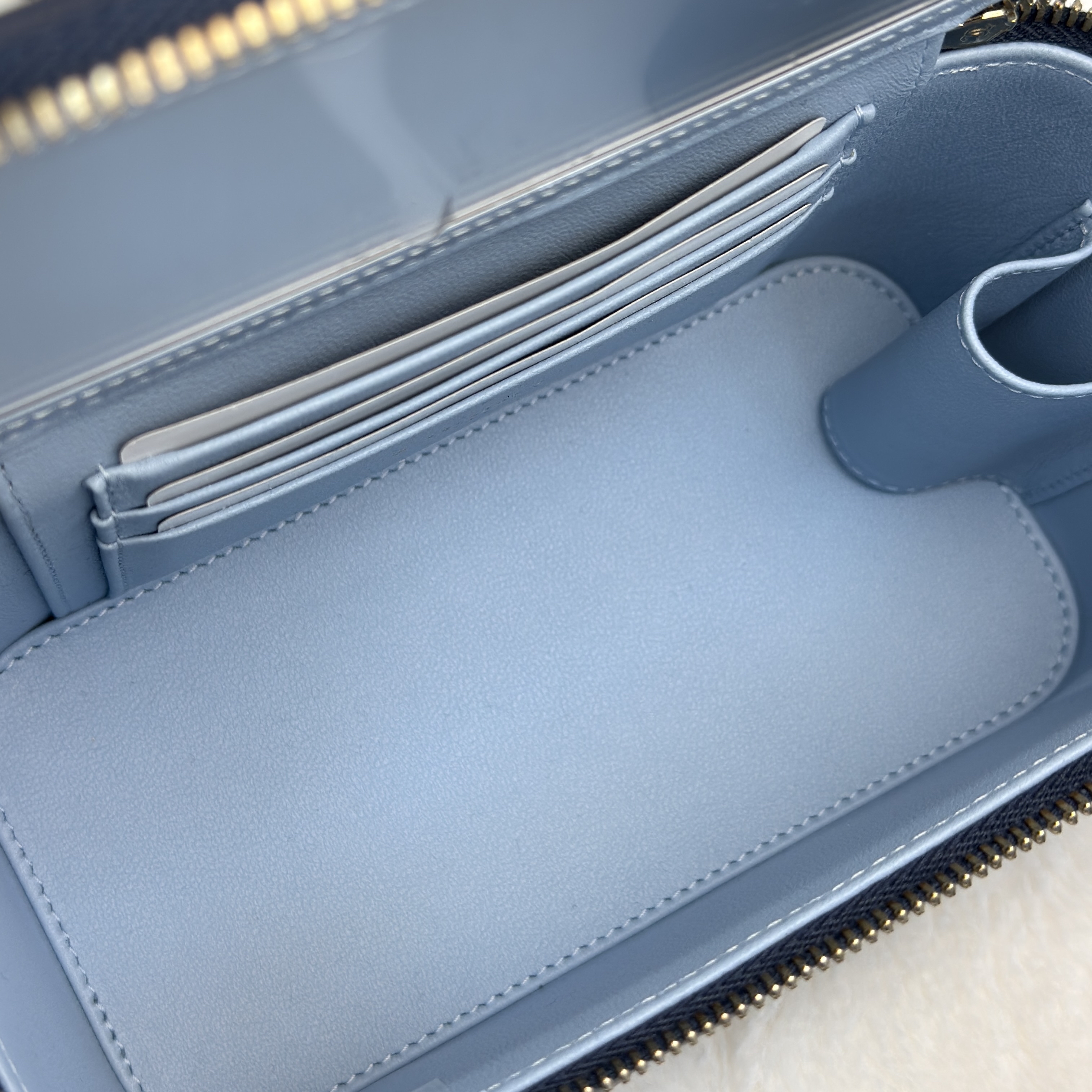 CHANEL雙拼藍色系化妝包💙🩵