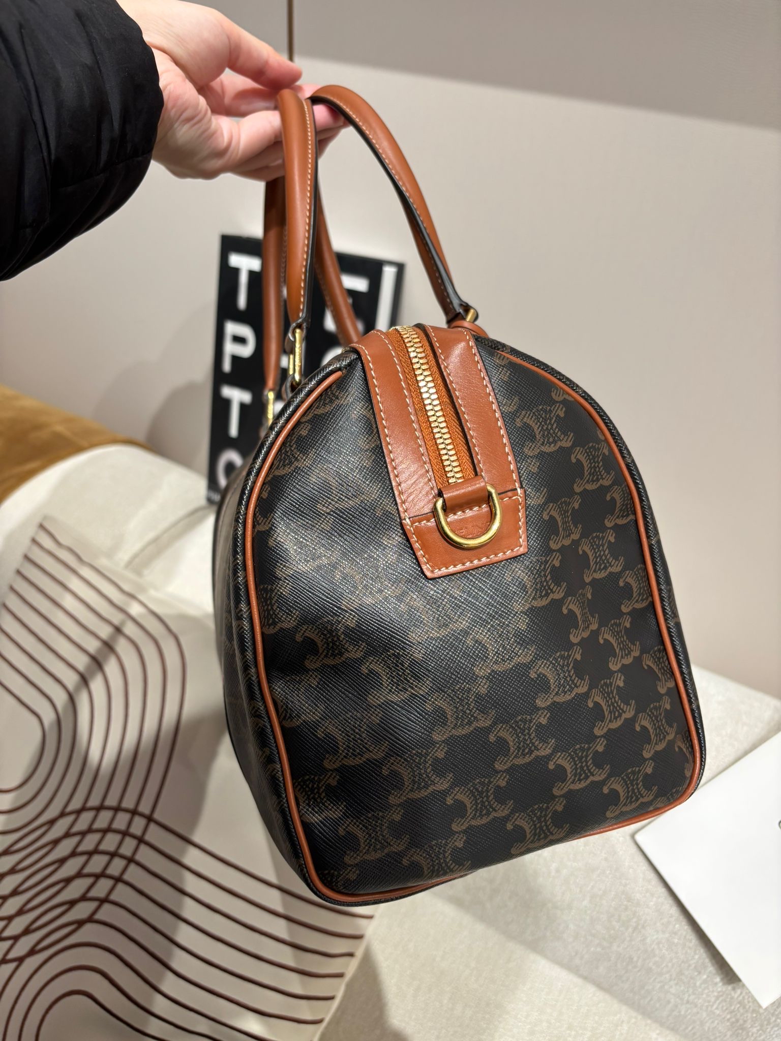 Celine Medium Boston Bag 100%Authentic, 98%New ✅收據✅Key Lock✅Dust bag