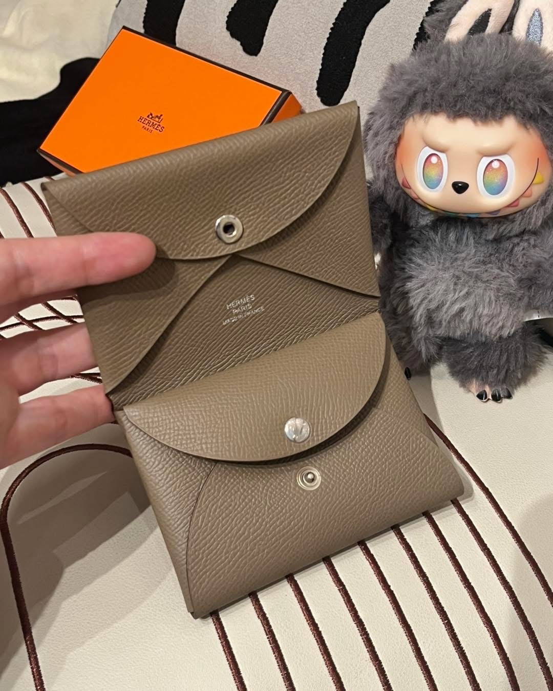 全新 Hermes  Calvi duo card holder etoupe 100%Authentic,100%new全新貨品✅收據 ✅box